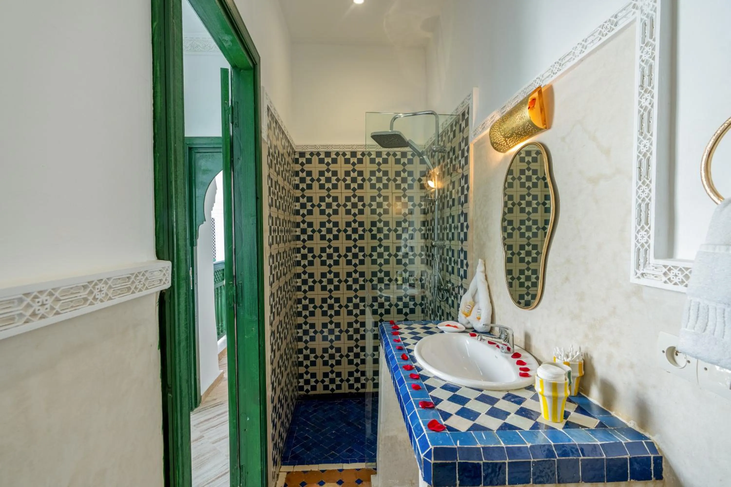 Bathroom in Riad Les Etoiles Berberes & SPA
