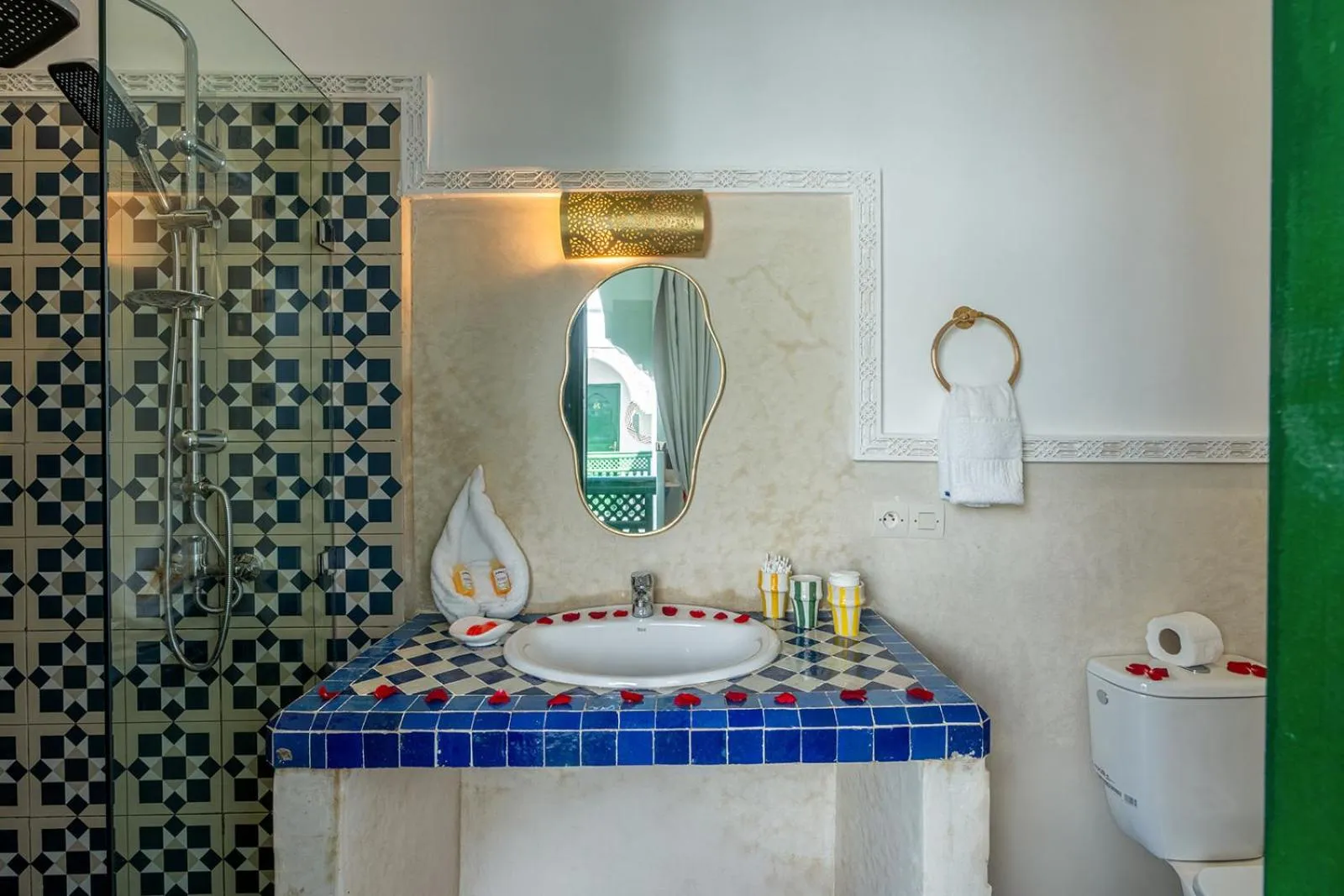 Bathroom in Riad Les Etoiles Berberes & SPA