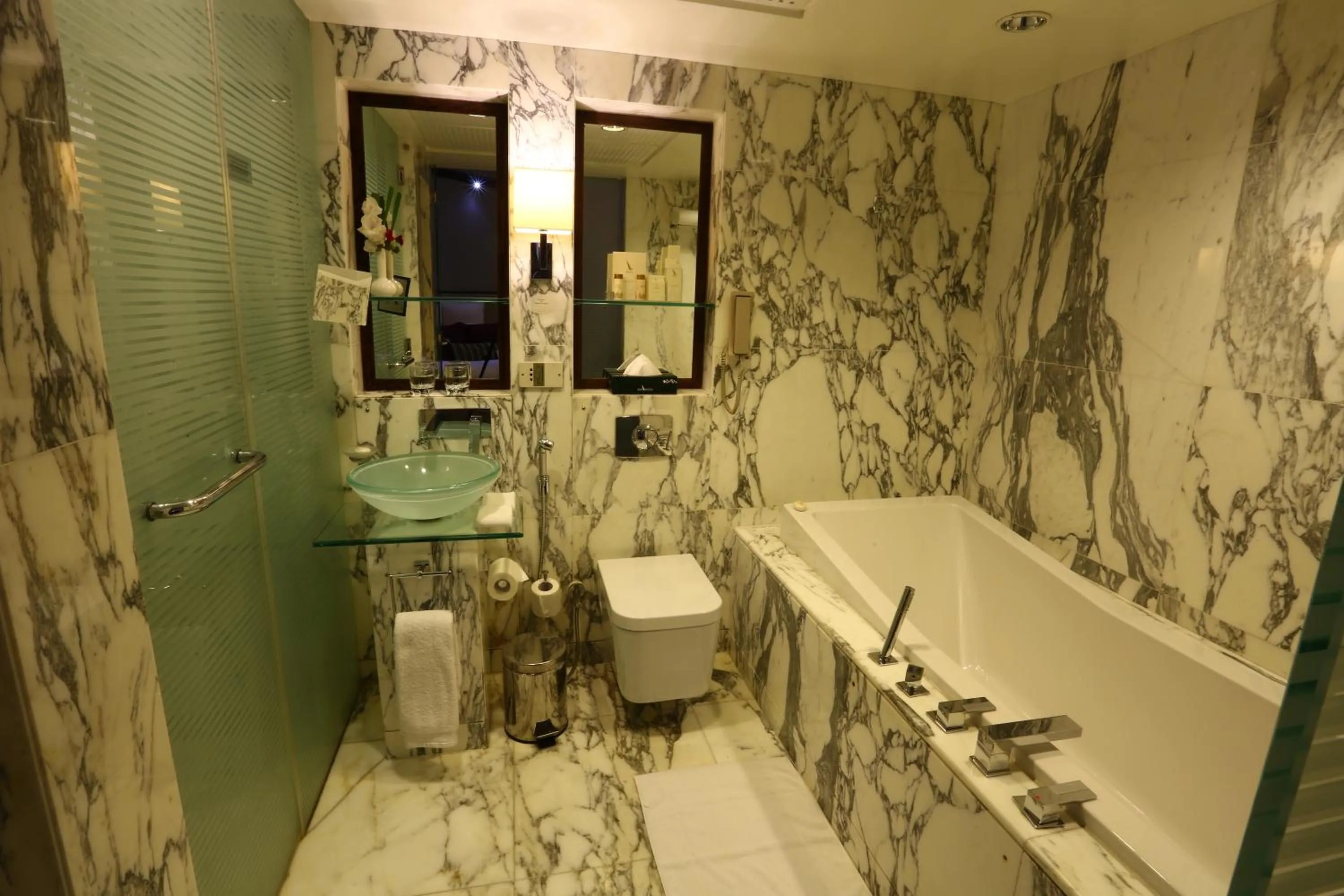 Bath in Avari Towers Karachi