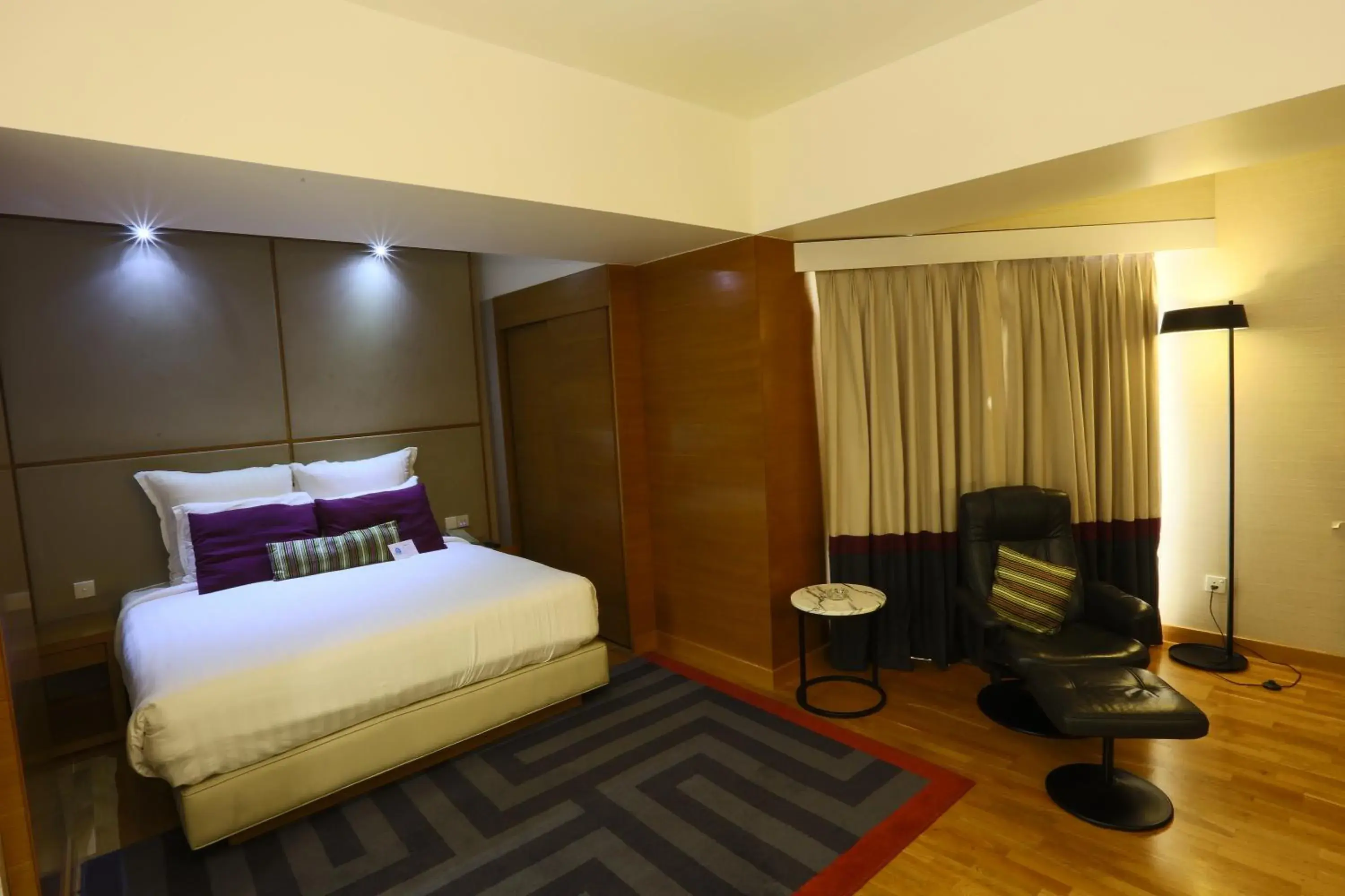 Business Suite in Avari Towers Karachi Business Suite in Avari Towers Karachi