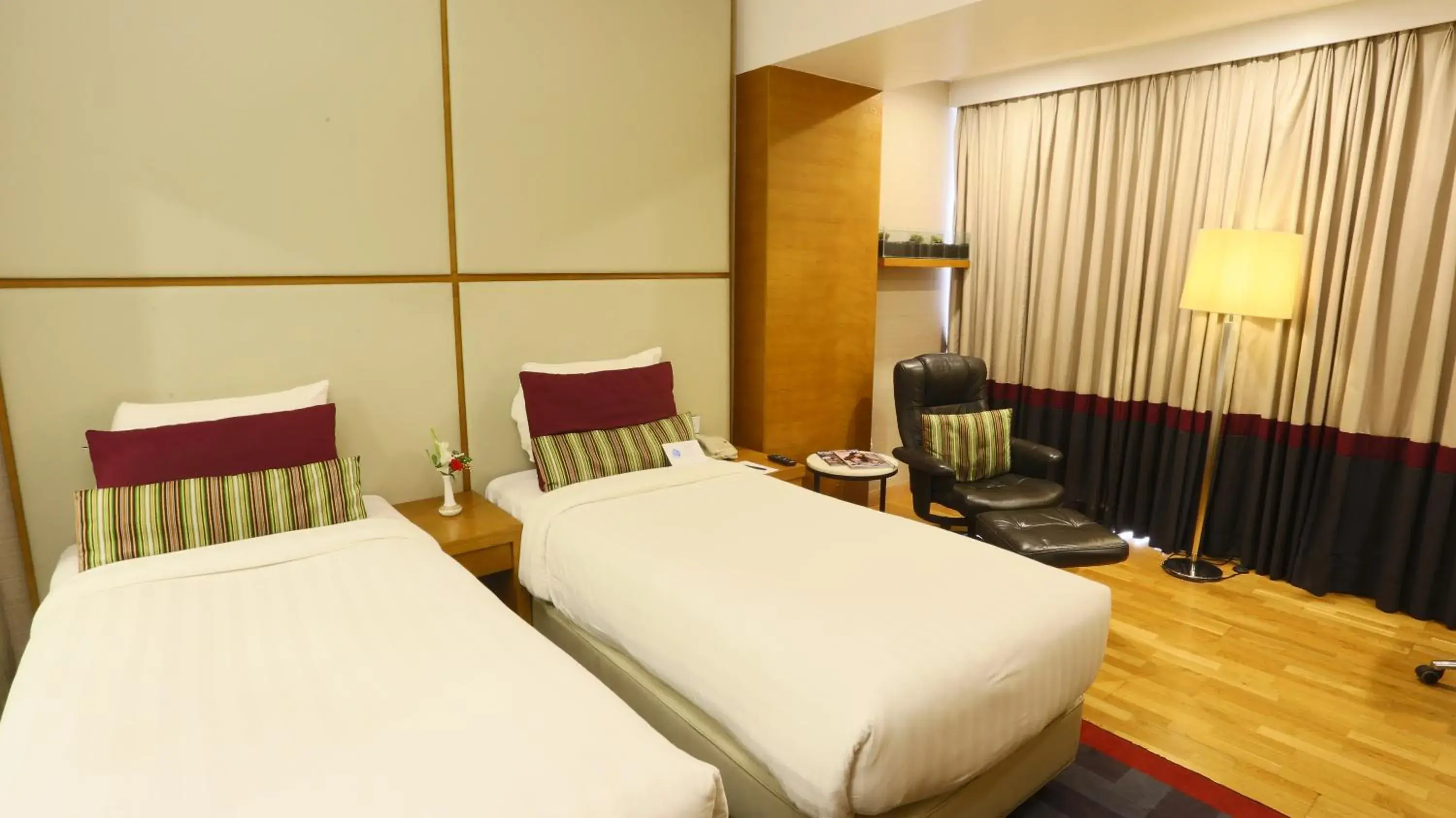 Avari World Traveler Twin Room in Avari Towers Karachi Avari World Traveler Twin Room in Avari Towers Karachi