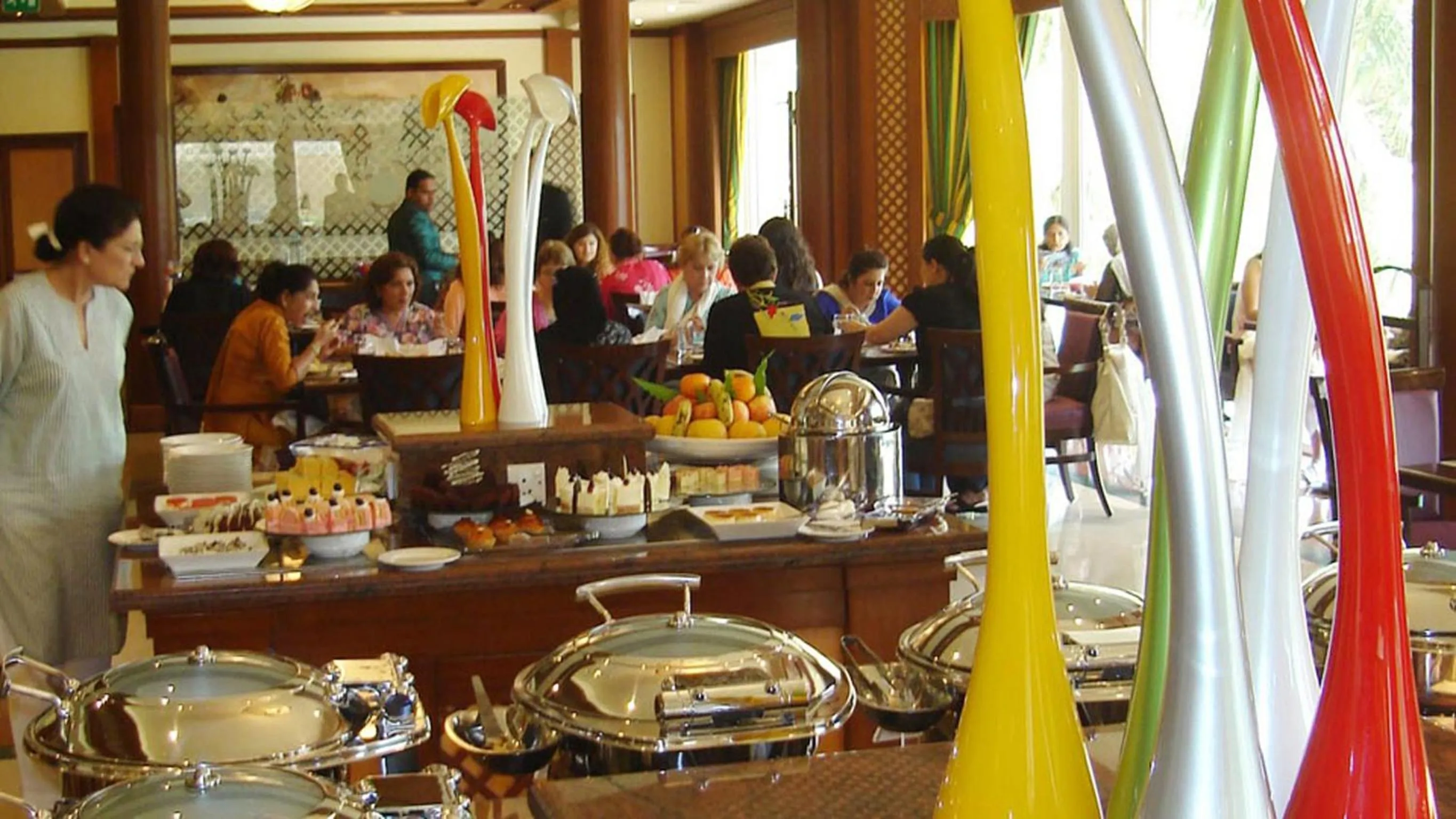 Restaurant/places to eat in Avari Towers Karachi