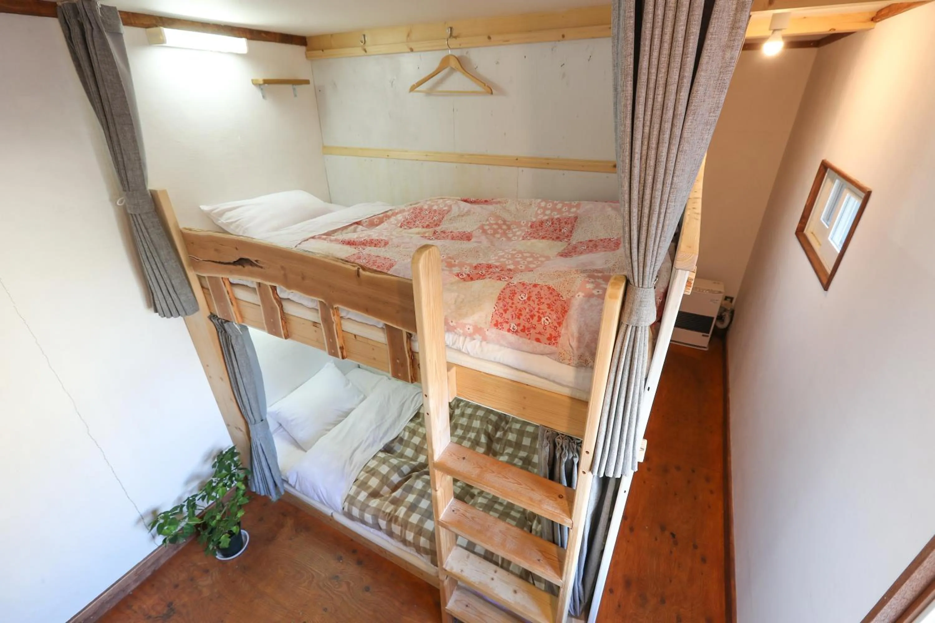 Photo of the whole room, Bed in SappoLodge