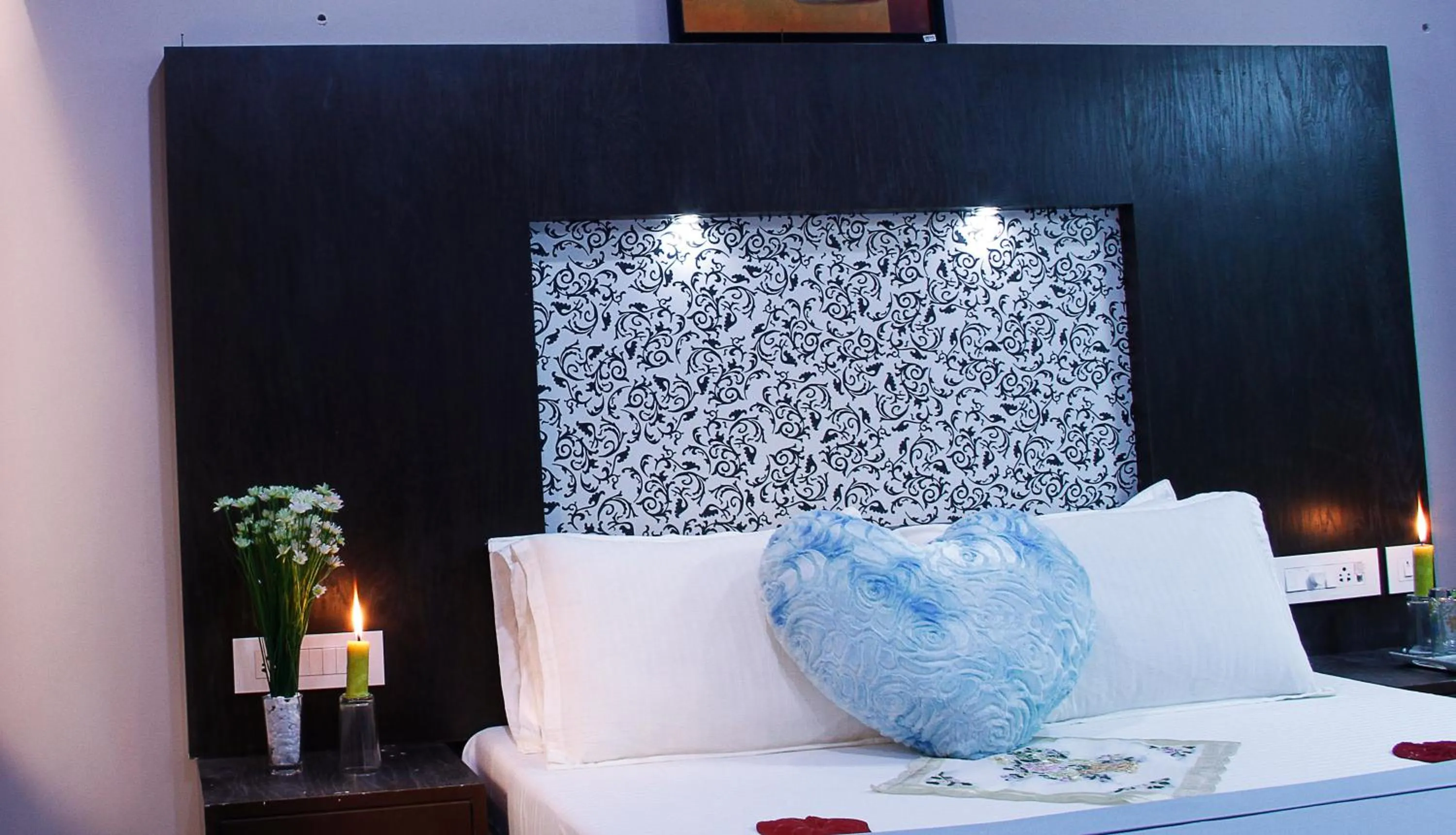 Living room, Bed in Hotel Skyark