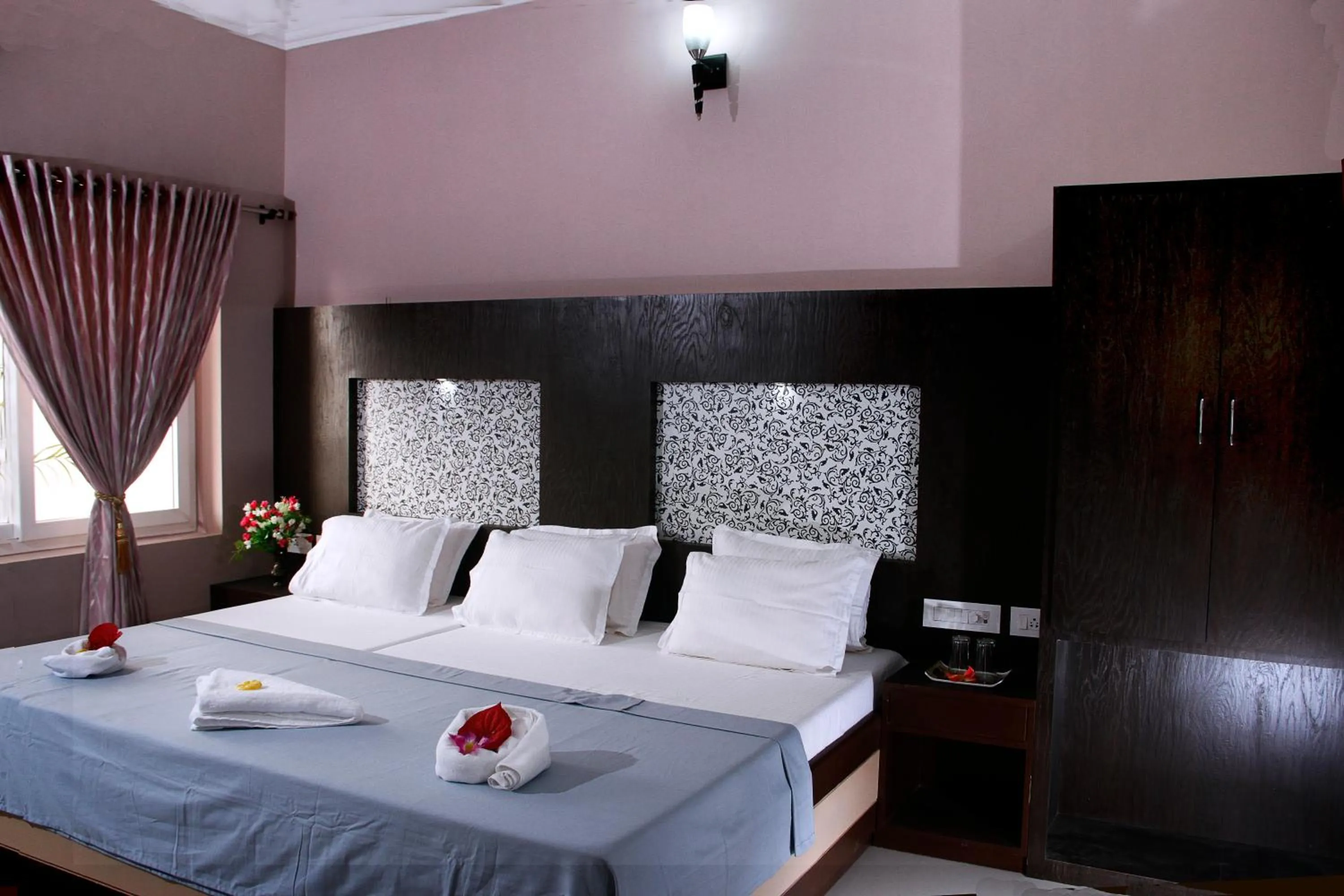 Bedroom, Bed in Hotel Skyark