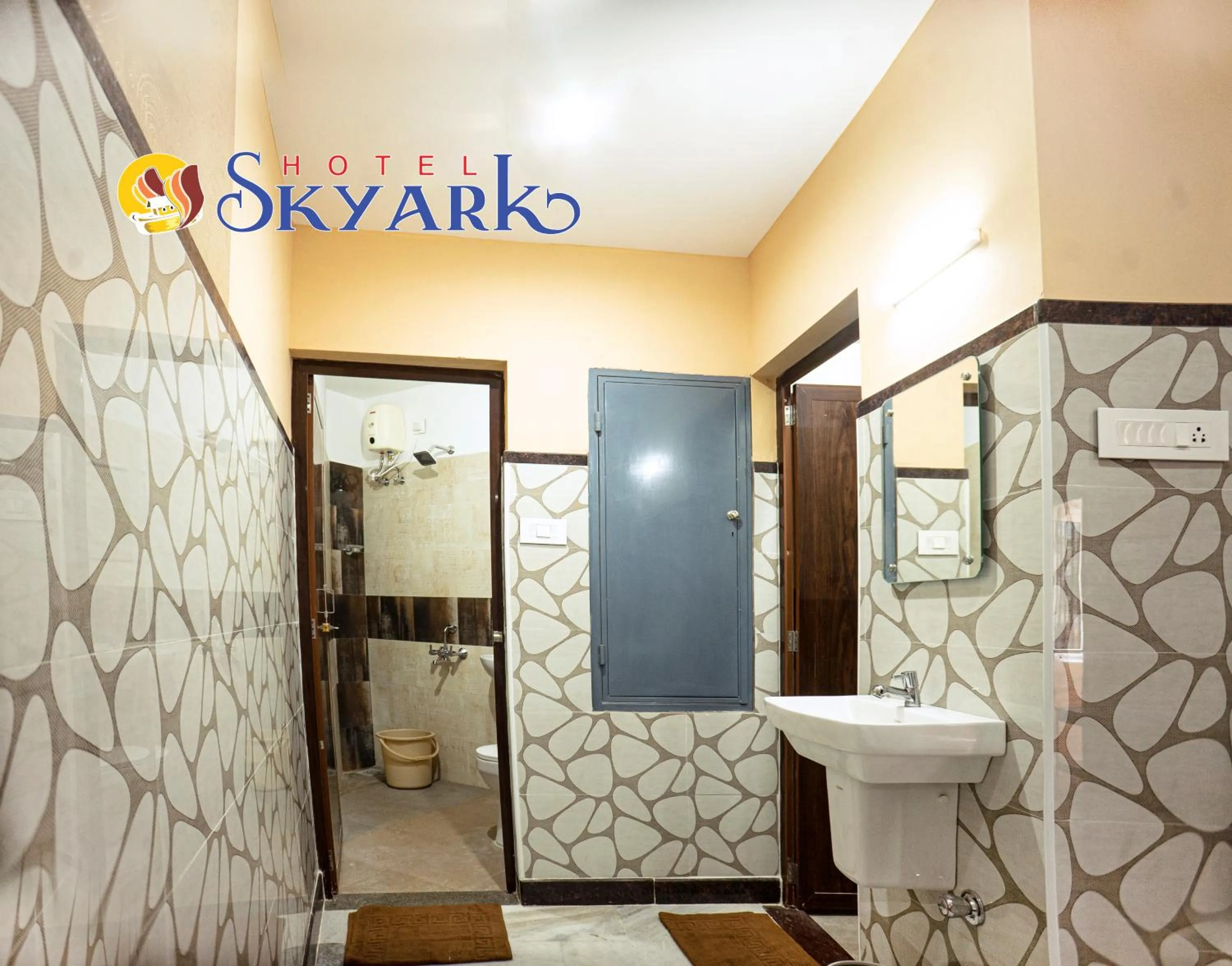 Shower in Hotel Skyark