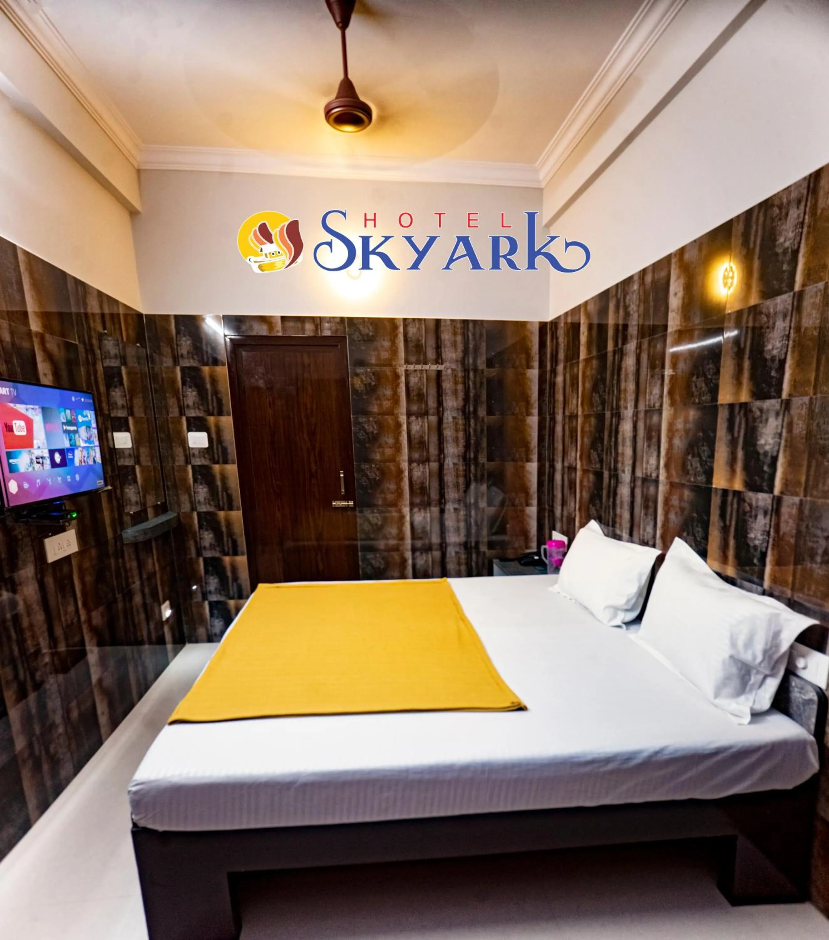 Bed in Hotel Skyark