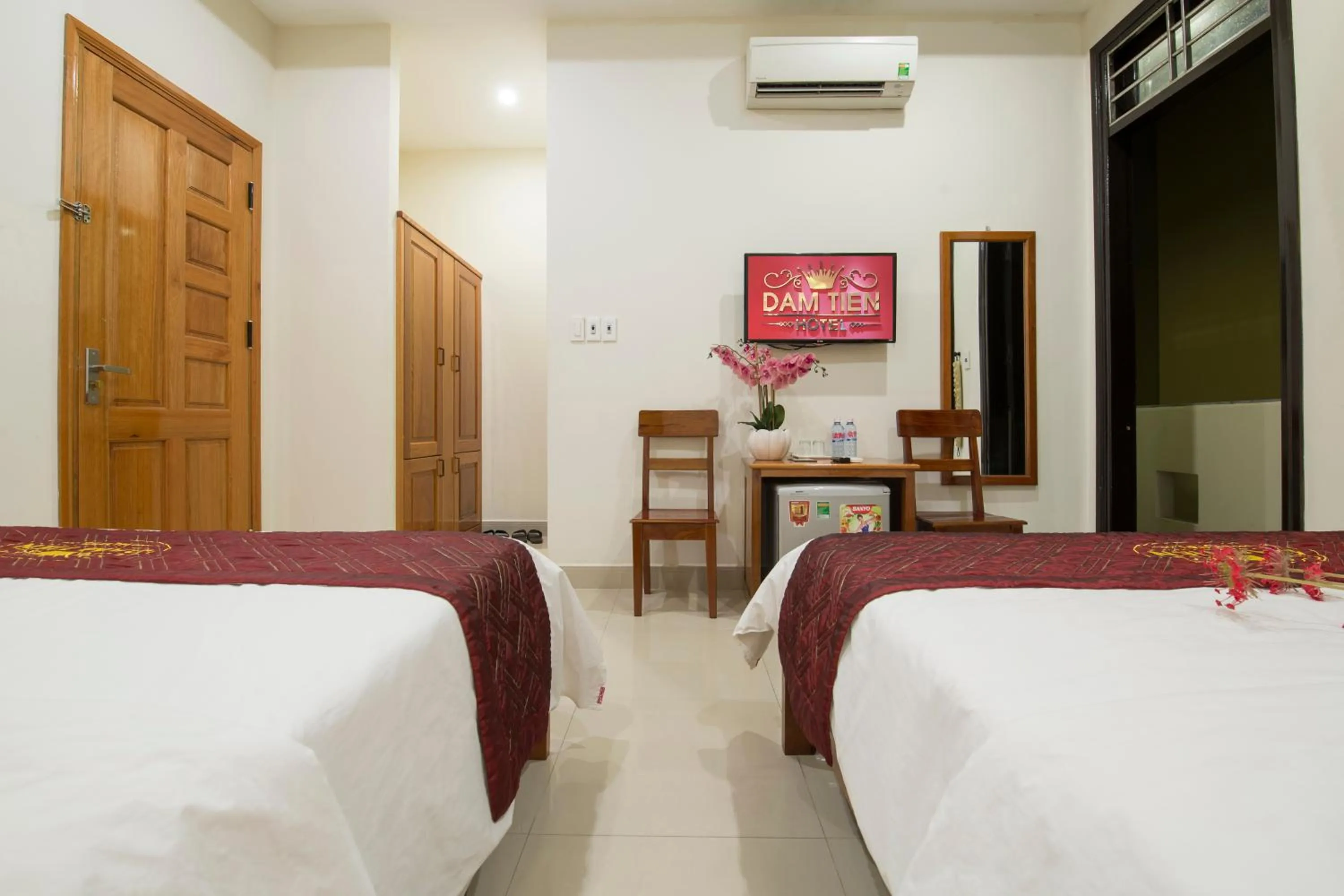 Photo of the whole room, Bed in Dam Tien Hotel