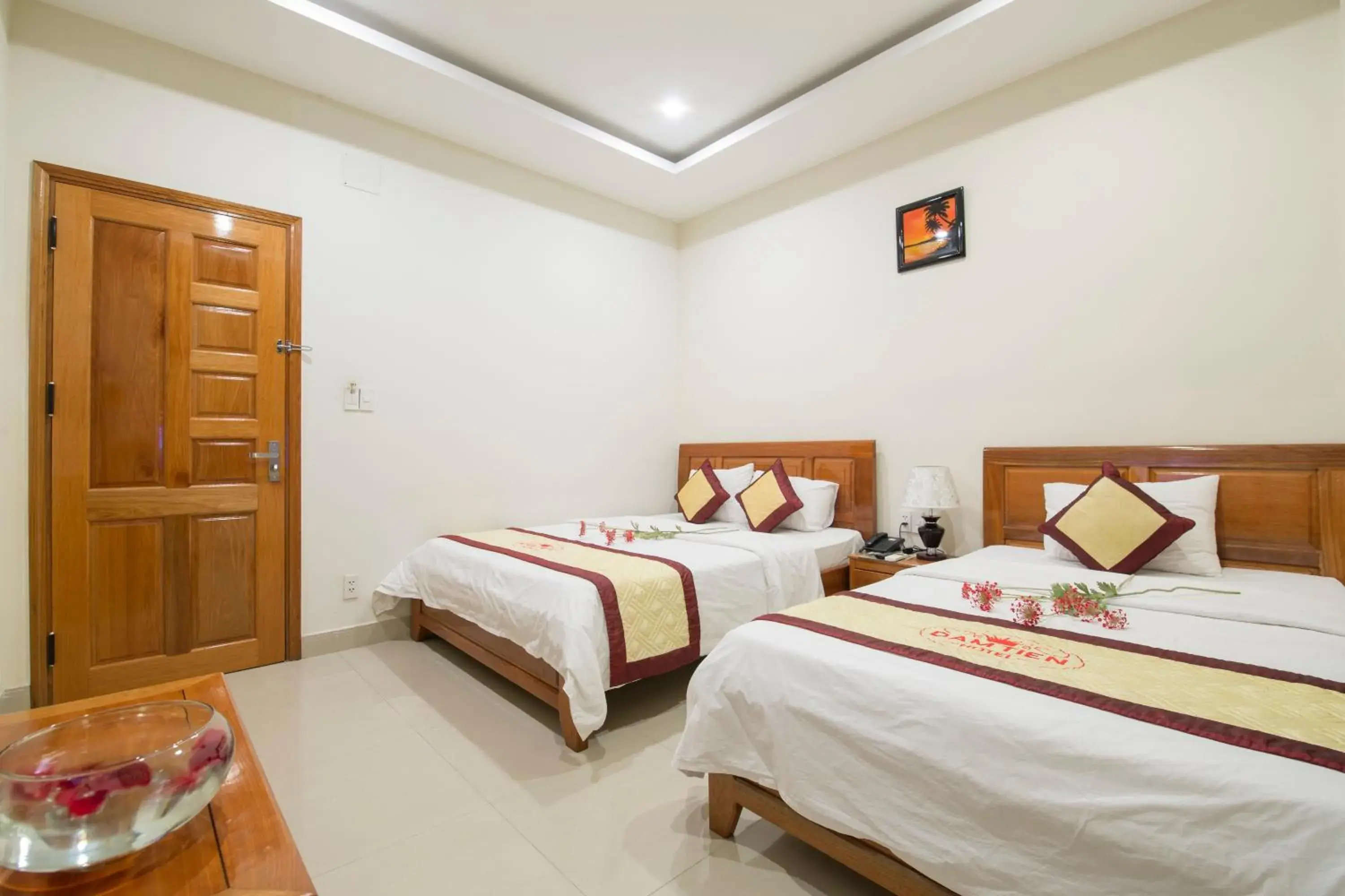 Deluxe Queen Room with Two Queen Beds in Dam Tien Hotel Deluxe Queen Room with Two Queen Beds in Dam Tien Hotel