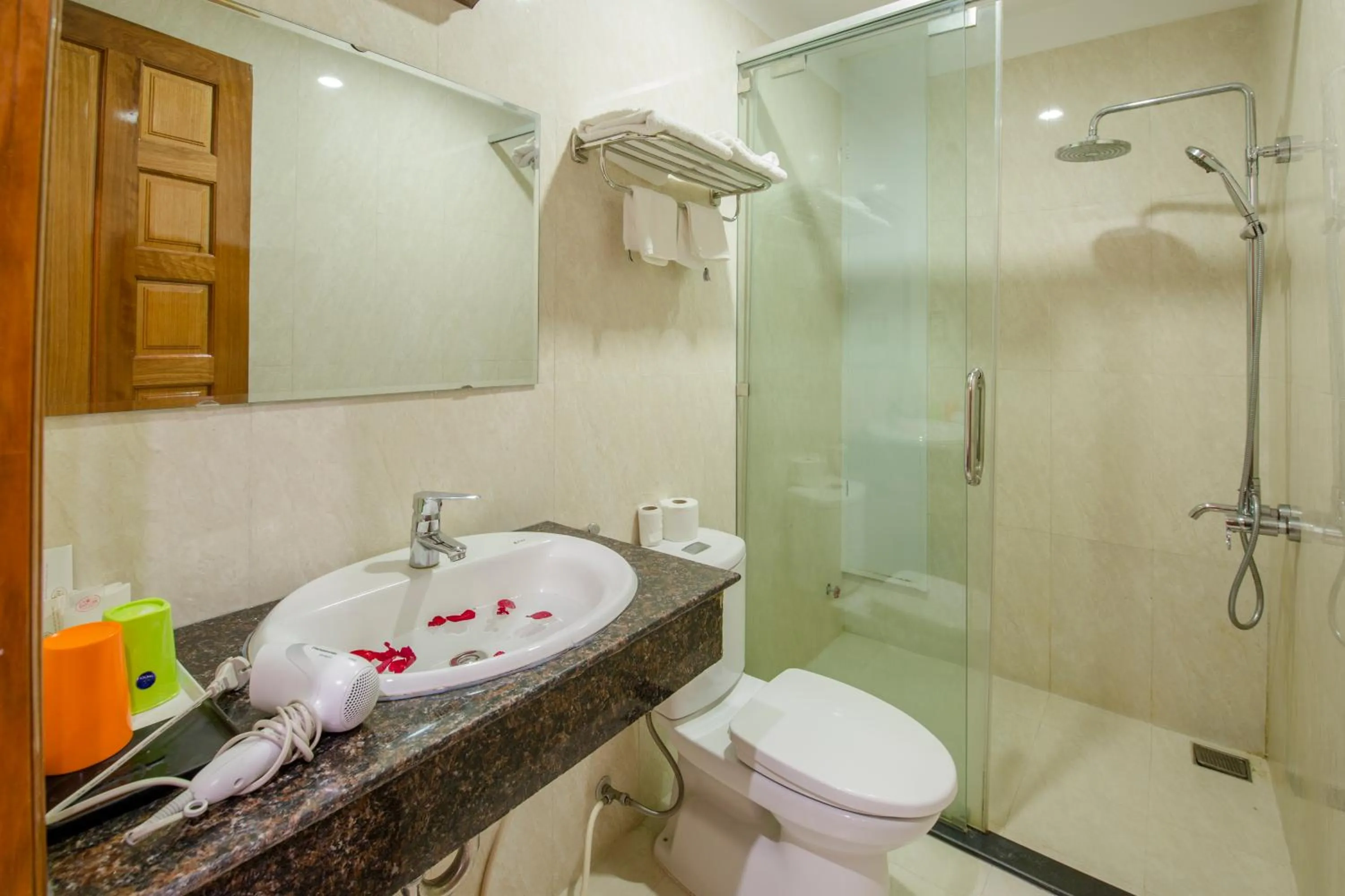 Bathroom in Dam Tien Hotel