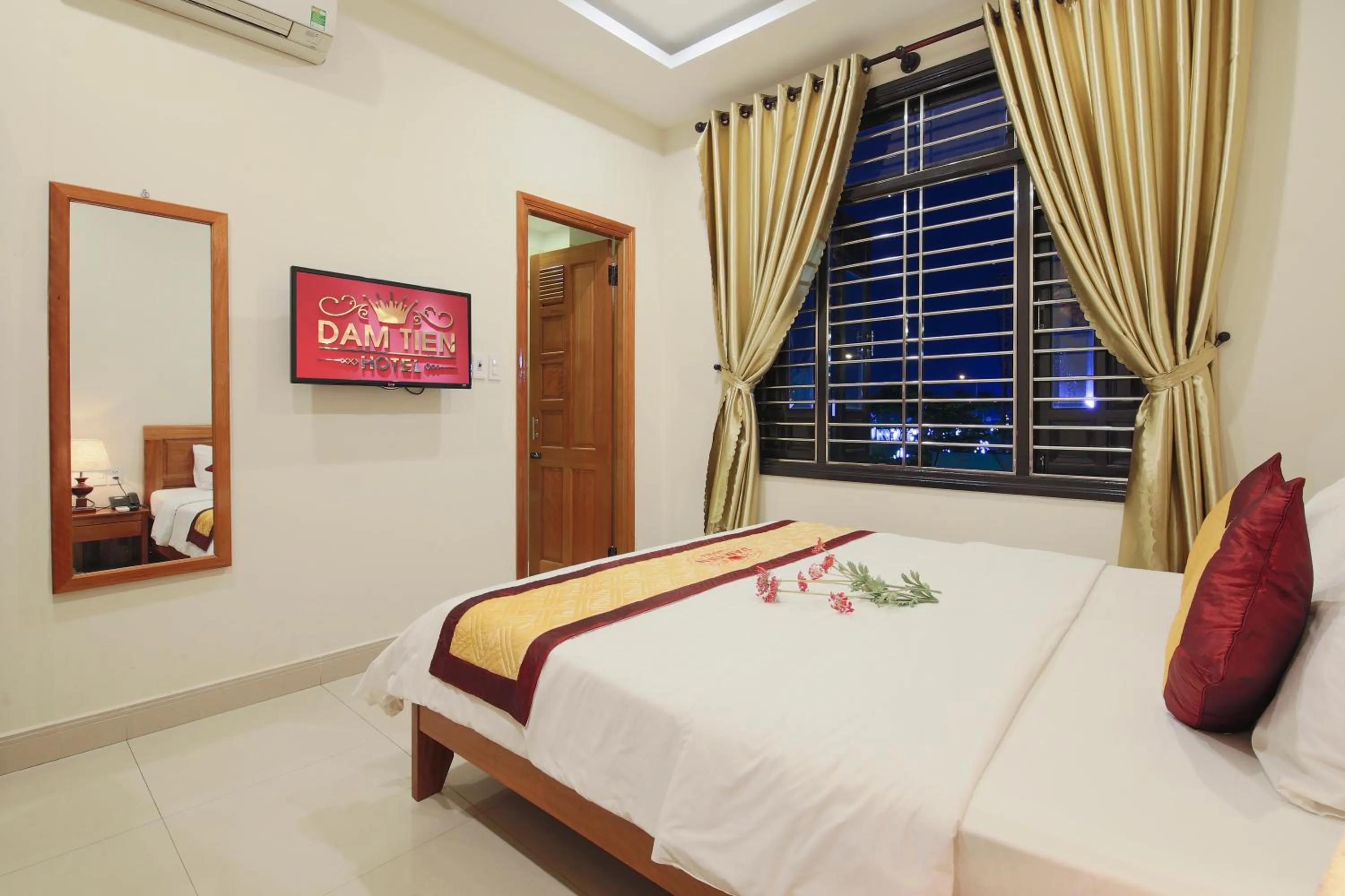 Photo of the whole room, Bed in Dam Tien Hotel