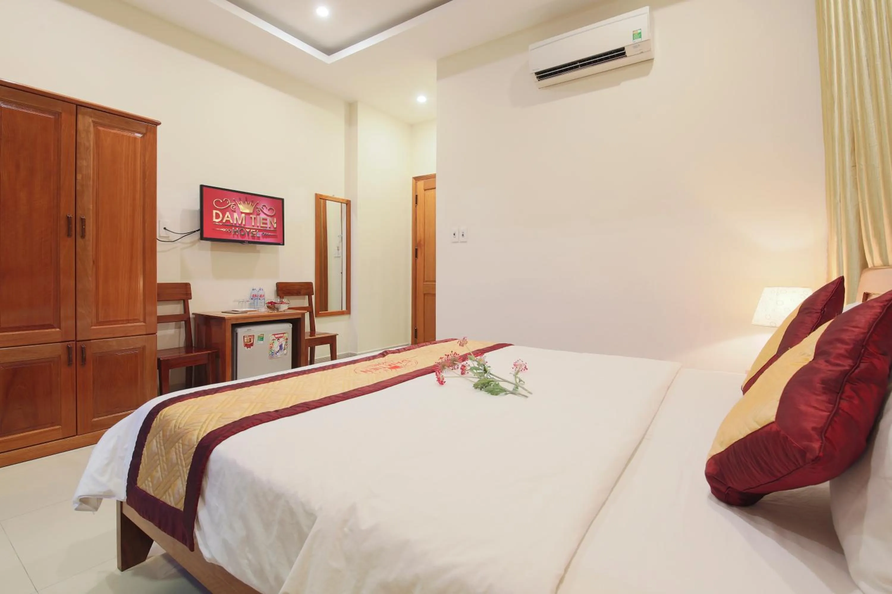 Bedroom, Bed in Dam Tien Hotel