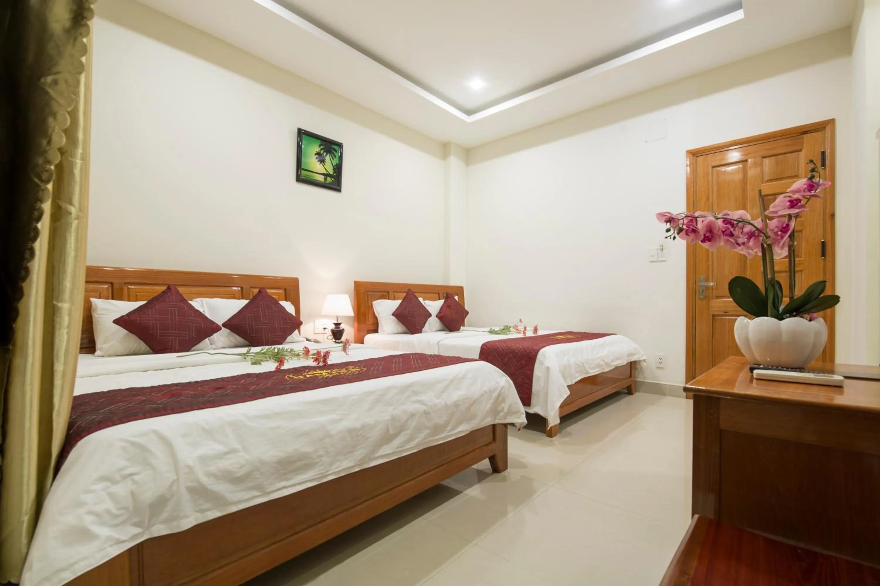 Photo of the whole room, Bed in Dam Tien Hotel