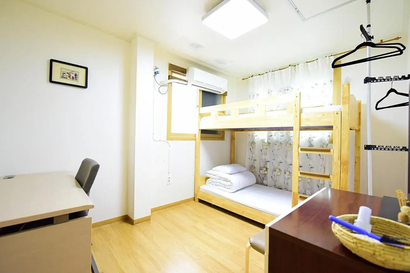 Economy Twin Room - single occupancy in Ganderak Guesthouse Economy Twin Room - single occupancy in Ganderak Guesthouse