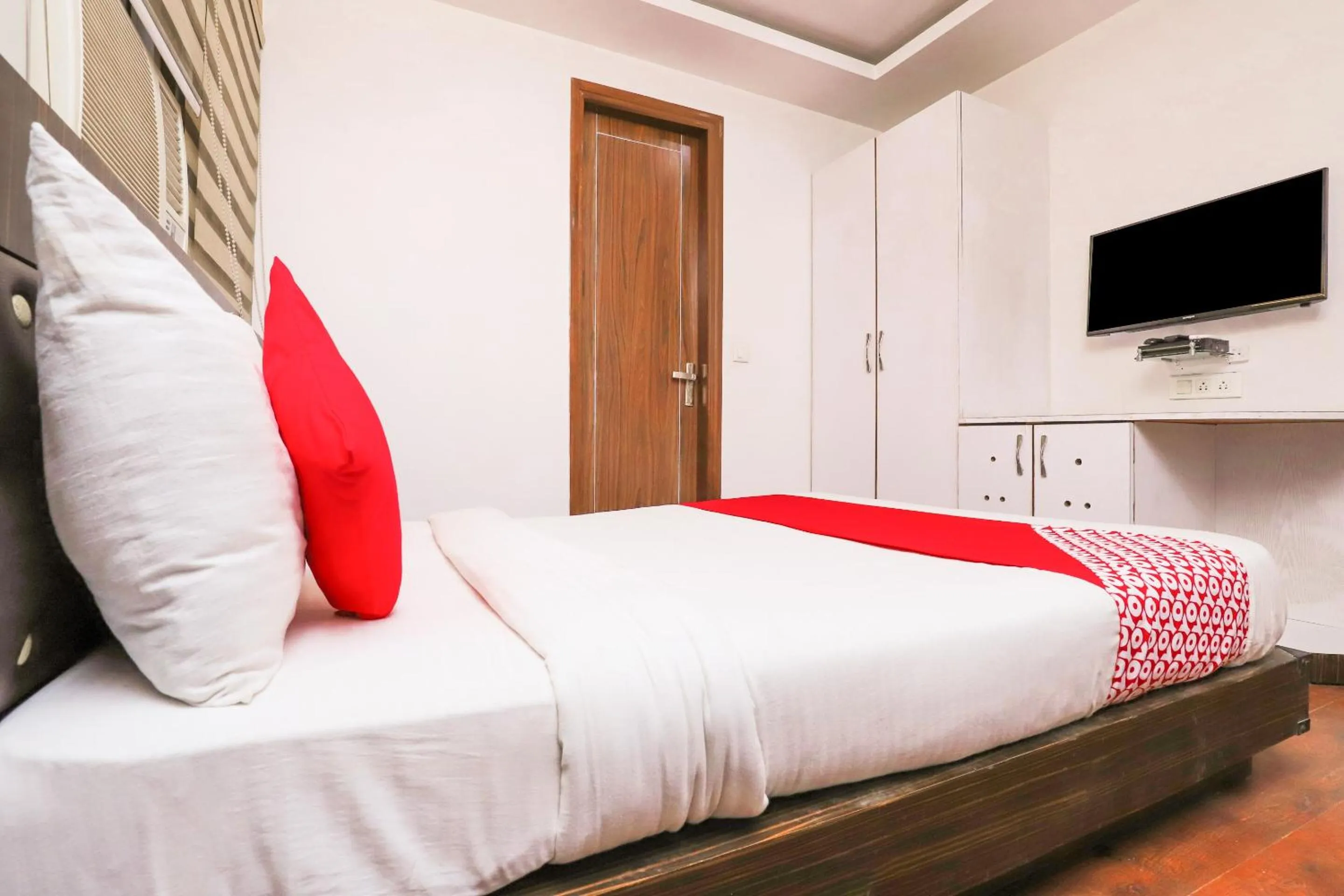 Bedroom, Bed in Hotel O Sehej Continental