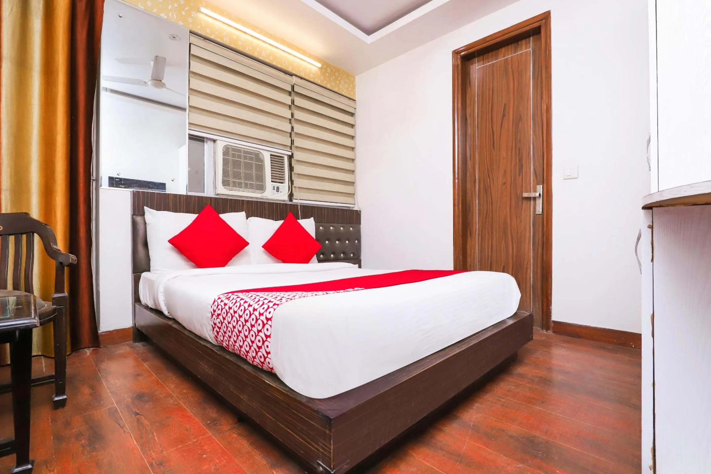 Bedroom, Bed in Hotel O Sehej Continental