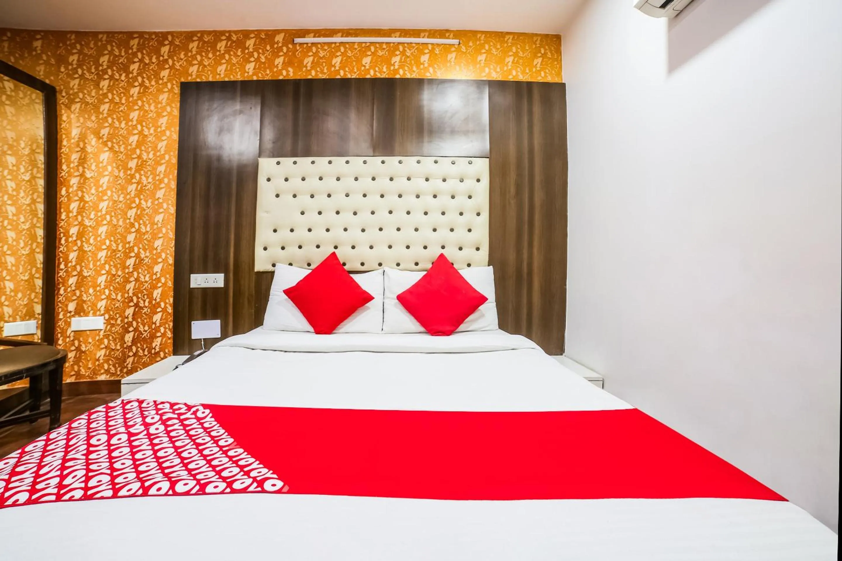 Bedroom, Bed in Hotel O Sehej Continental