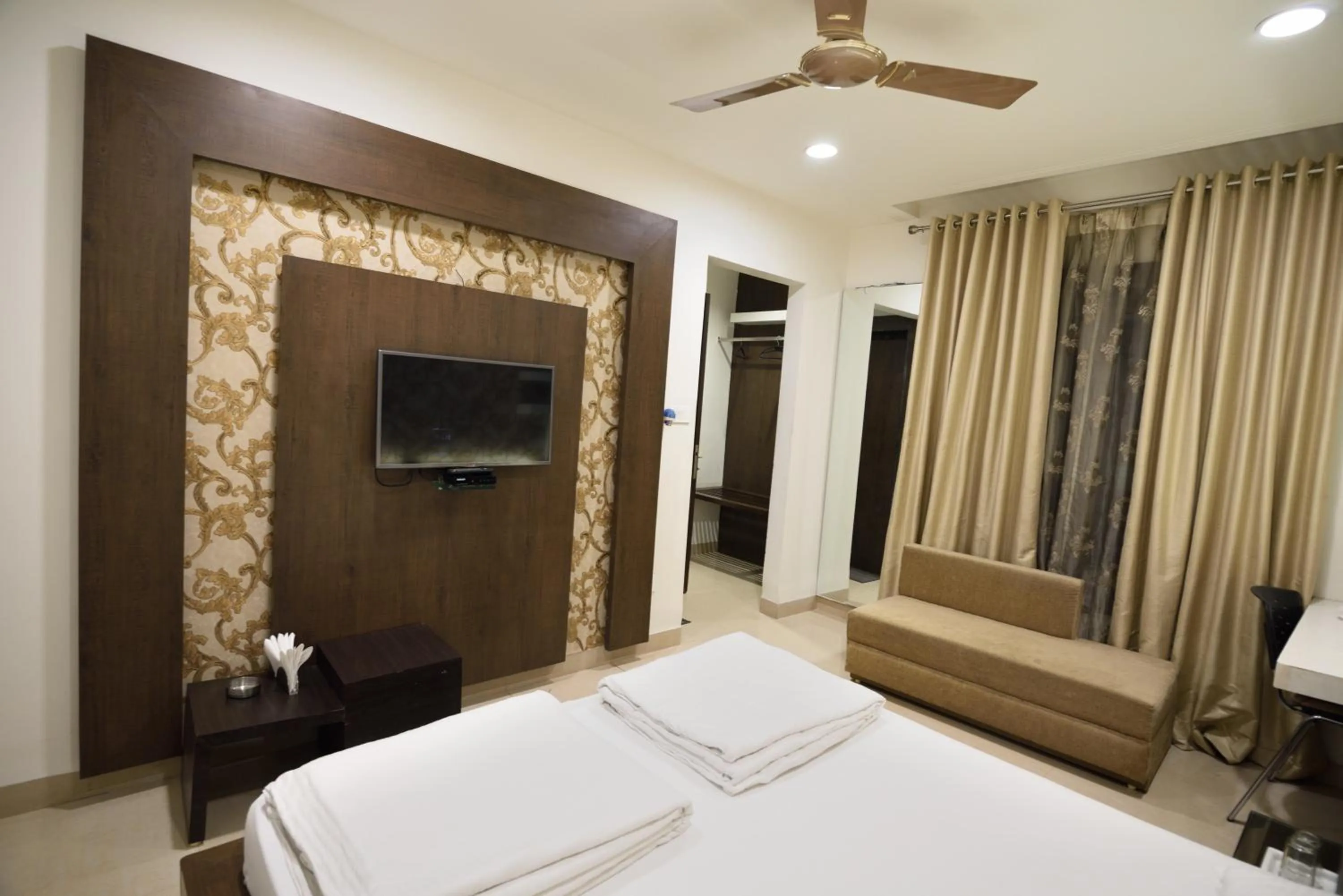 Bed in Hotel Alankar Palace