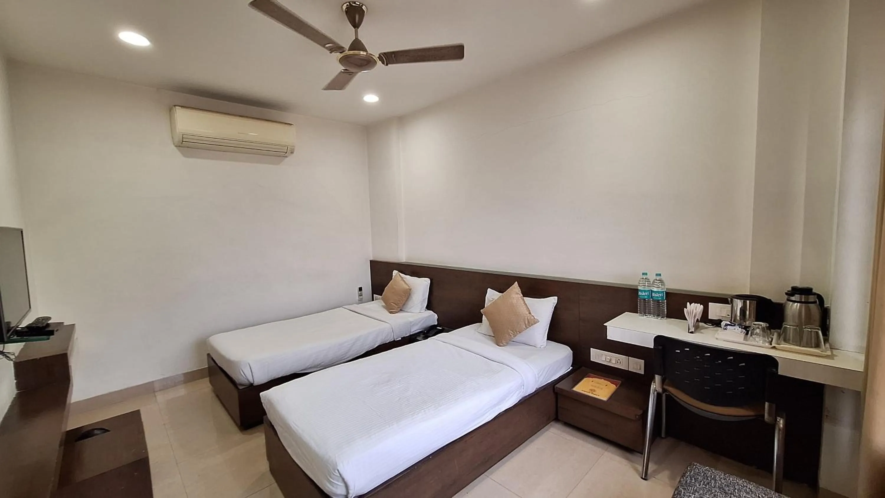 Bedroom, Bed in Hotel Alankar Palace