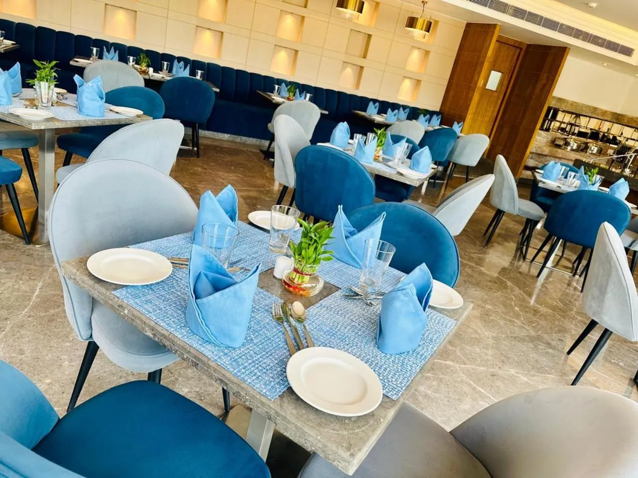 Restaurant/places to eat in Best Western Swaran Amritsar