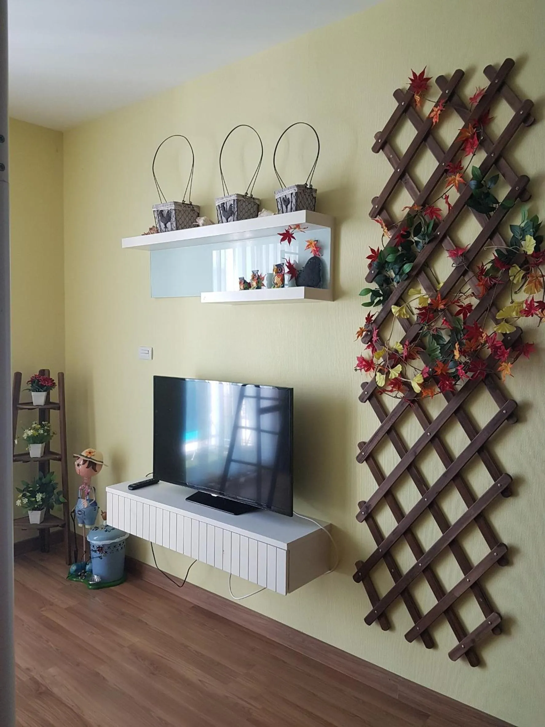 Communal lounge/ TV room in My Resort Hua Hin by Pat