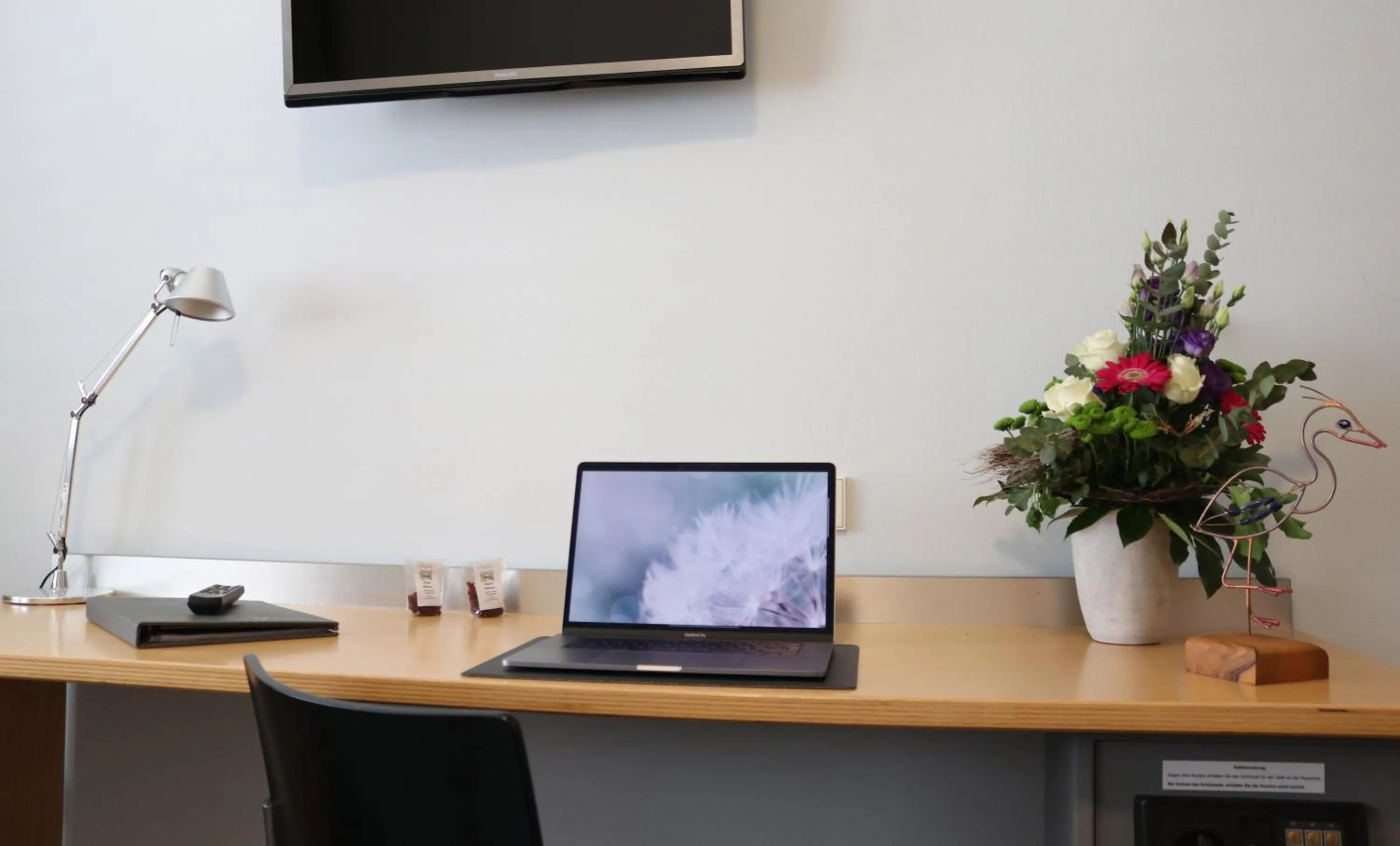Photo of the whole room, TV/Entertainment Center in Seminarhotel in der Manfred-Sauer-Stiftung