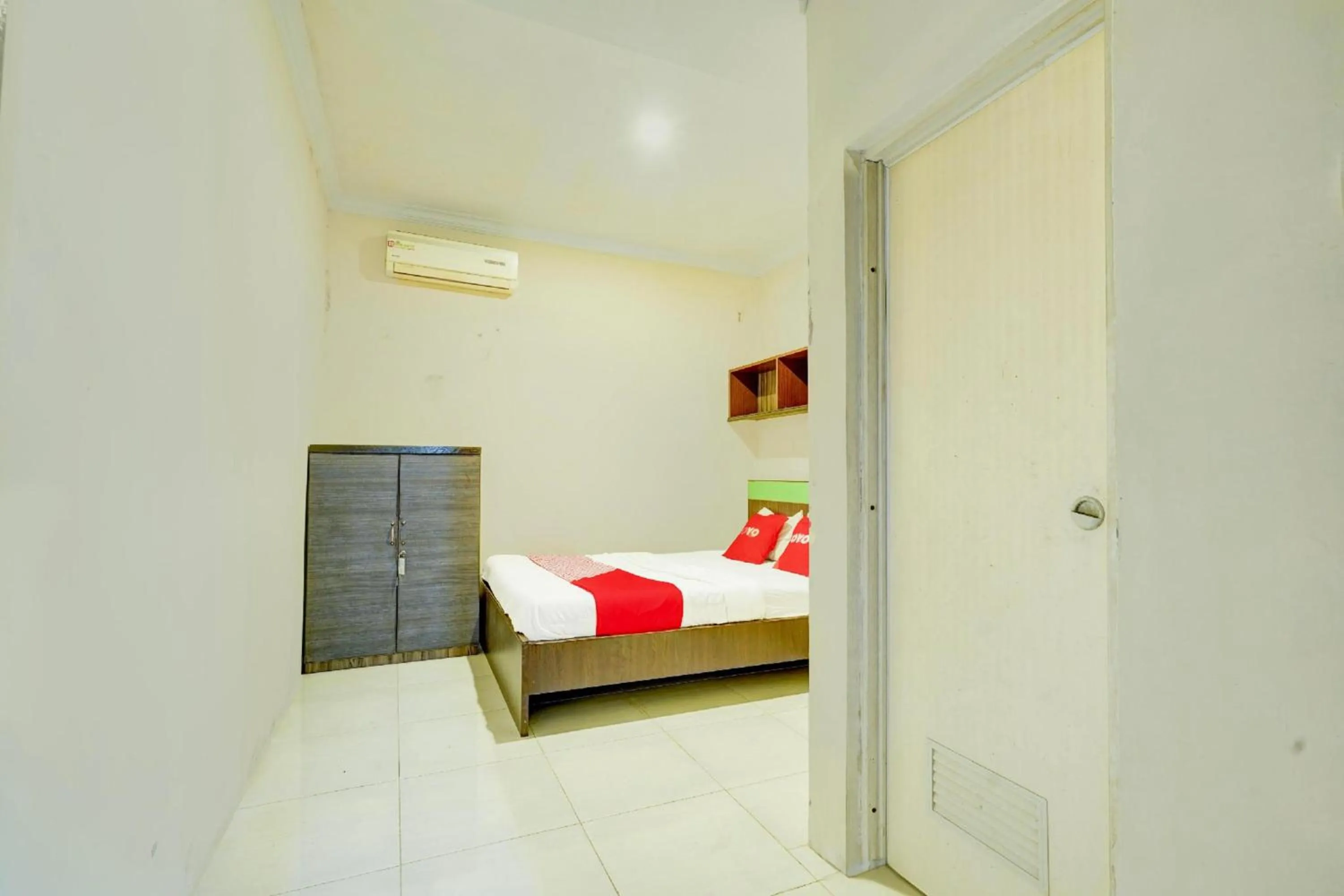 Bedroom, Bed in Hotel O Slawi Near Alun- Alu Slawi Formerly Boarding Inn