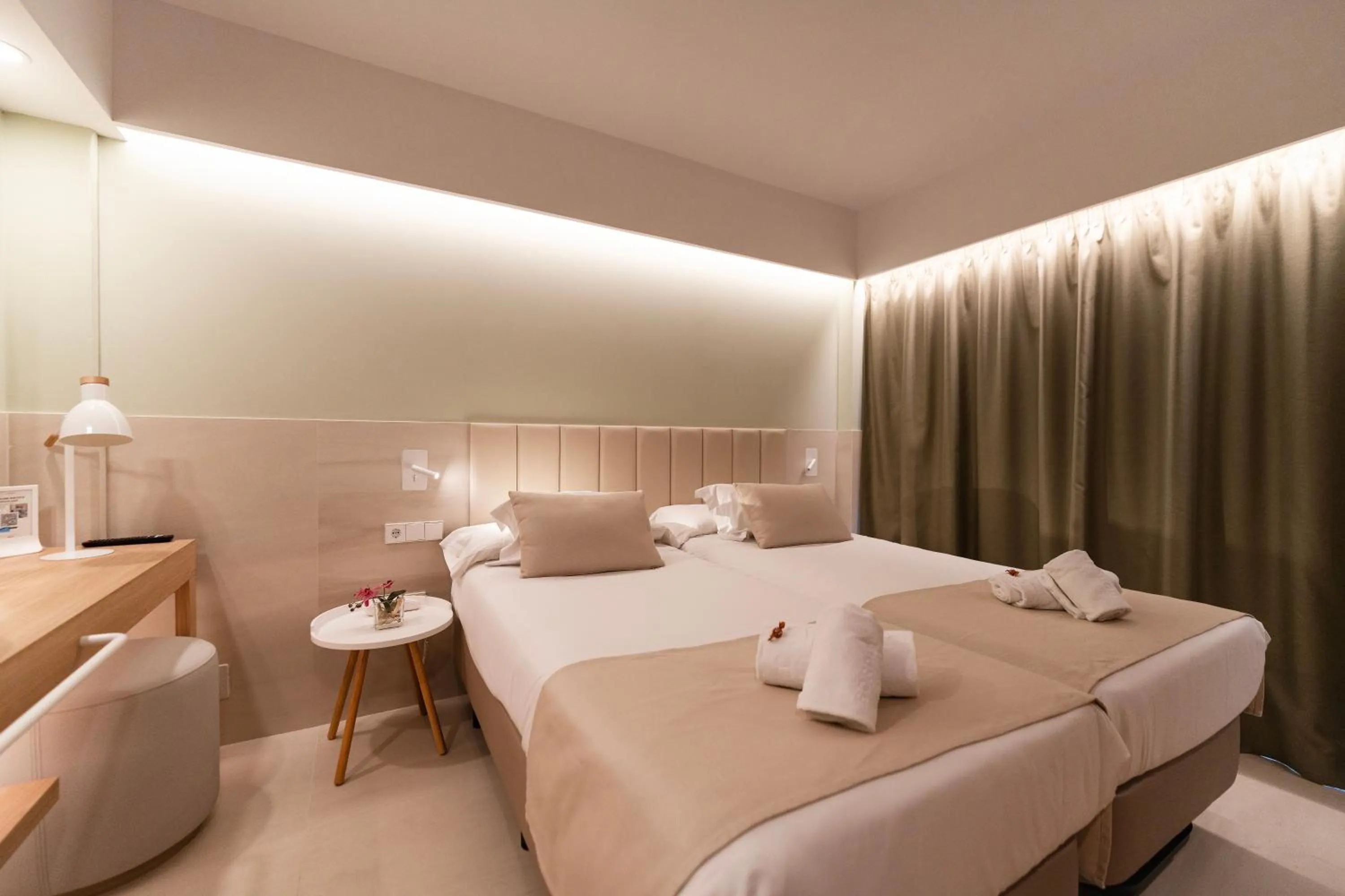 Photo of the whole room, Bed in Bordoy Cosmopolitan