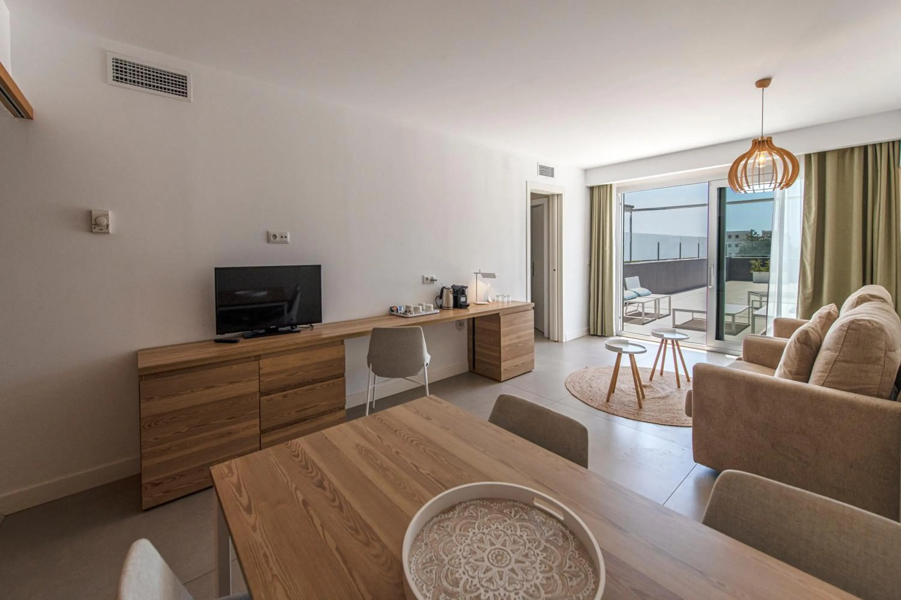 TV and multimedia in Bordoy Cosmopolitan