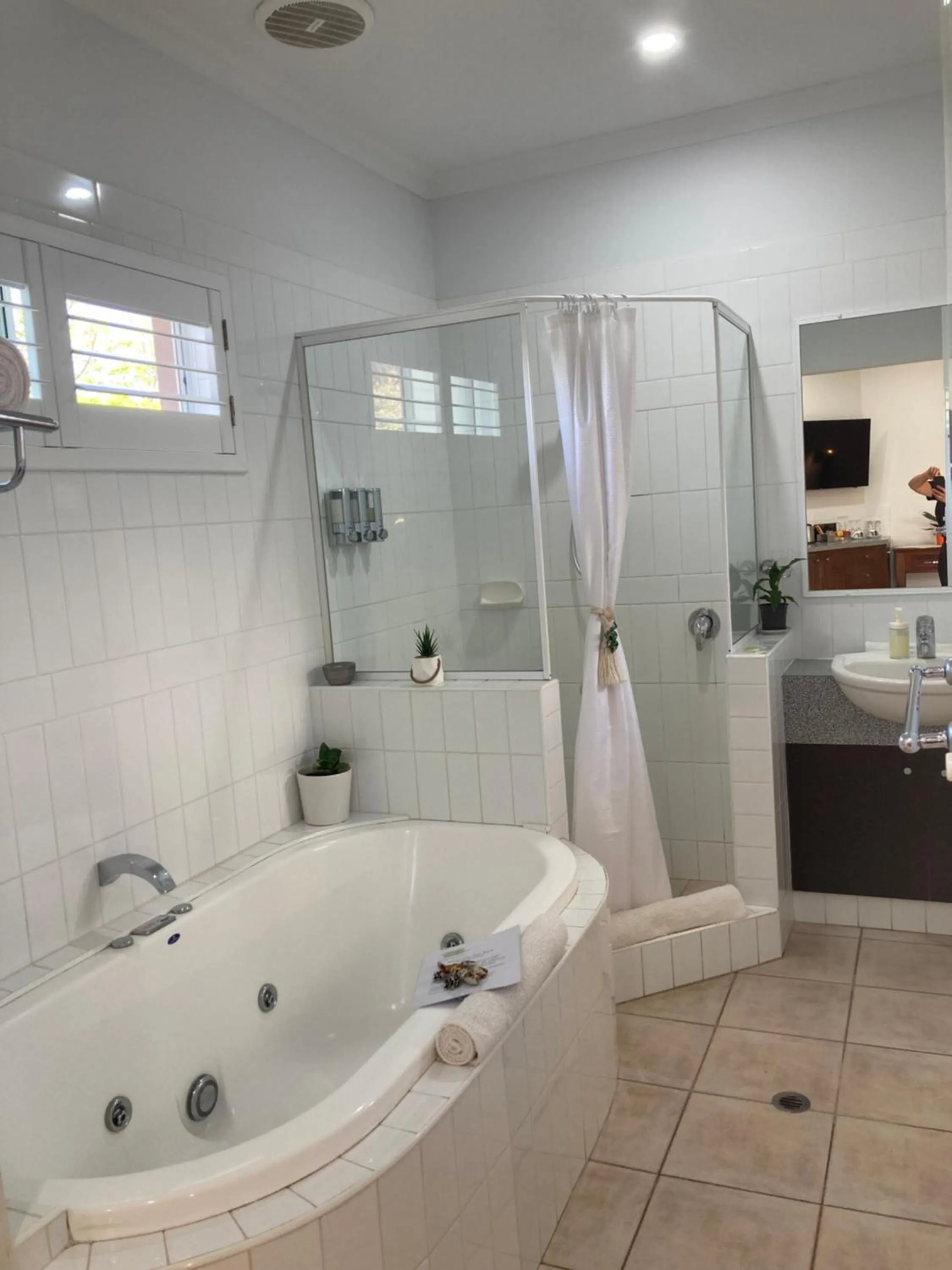 Bath in Gecko Lodge Kalbarri