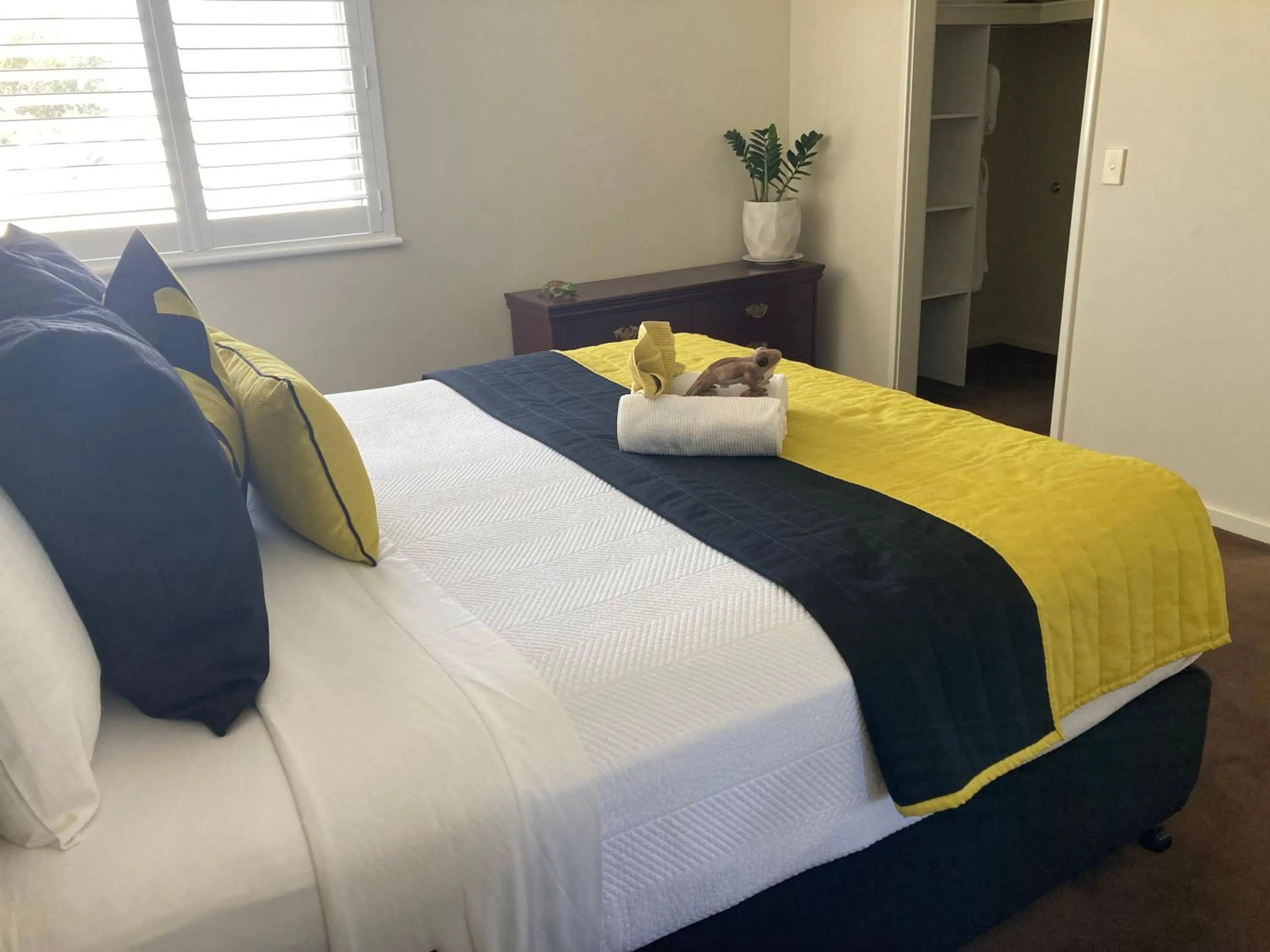 Bedroom, Bed in Gecko Lodge Kalbarri