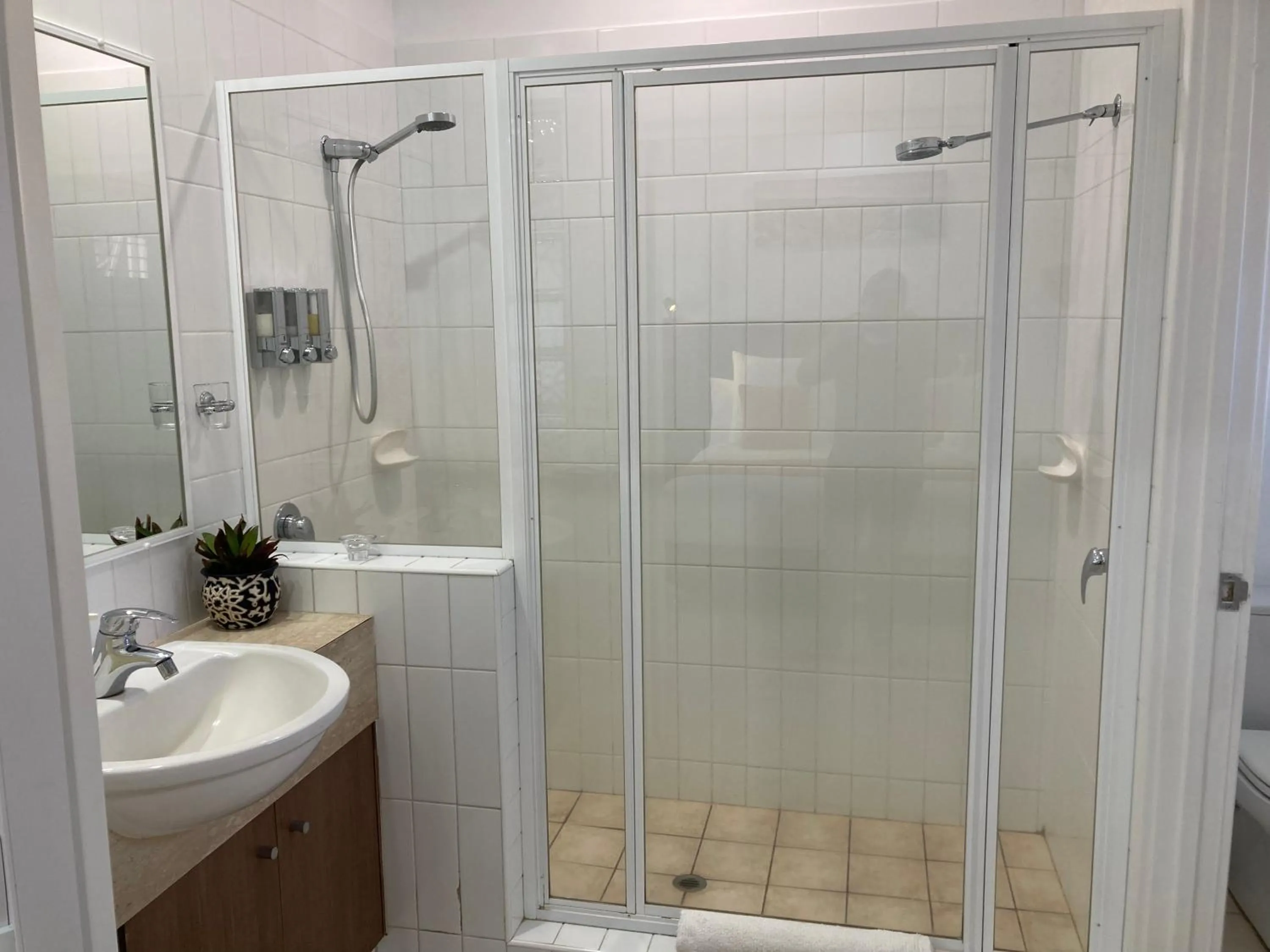 Shower in Gecko Lodge Kalbarri