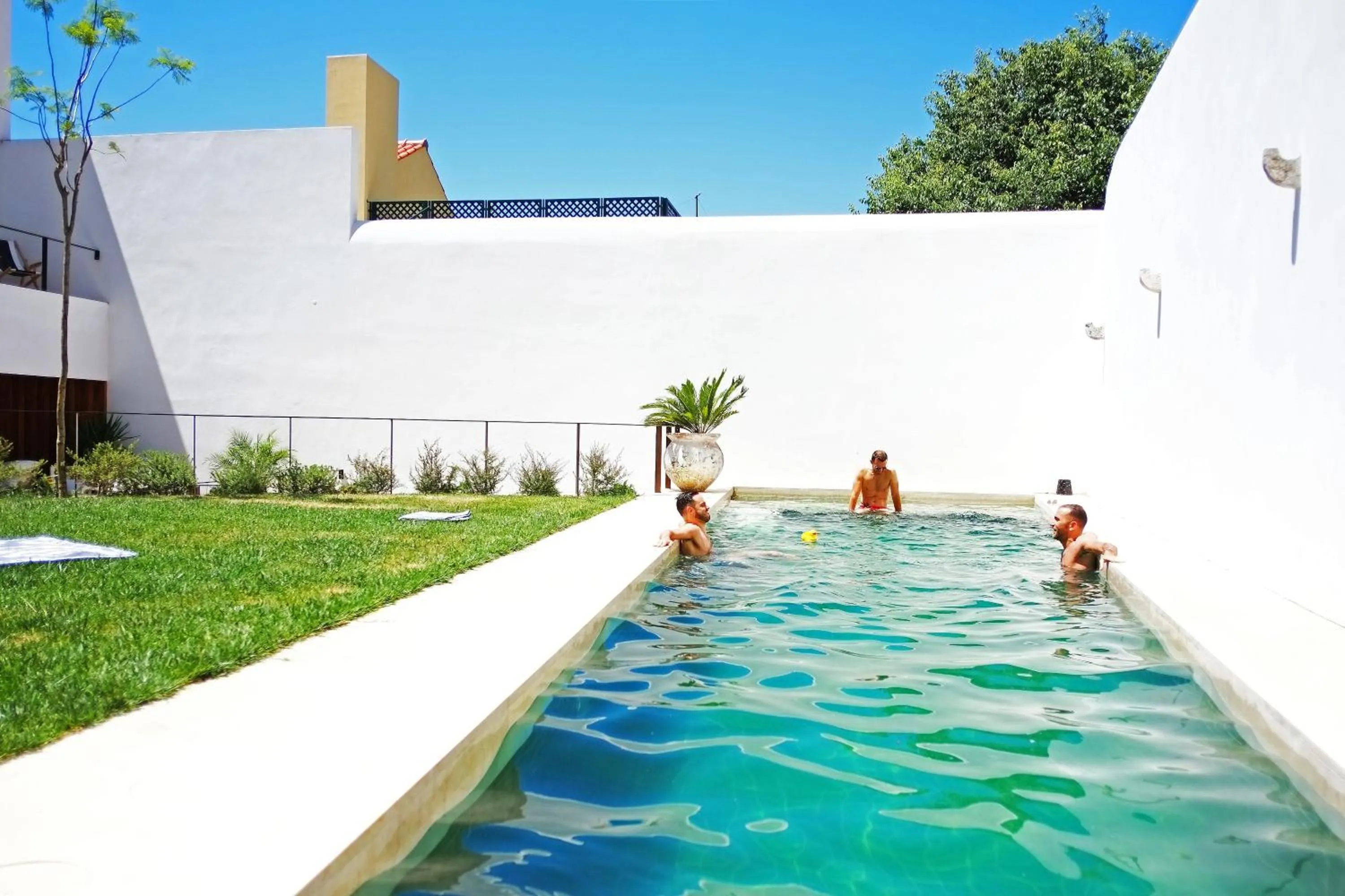 Day in The Late Birds Lisbon - Gay Urban Resort