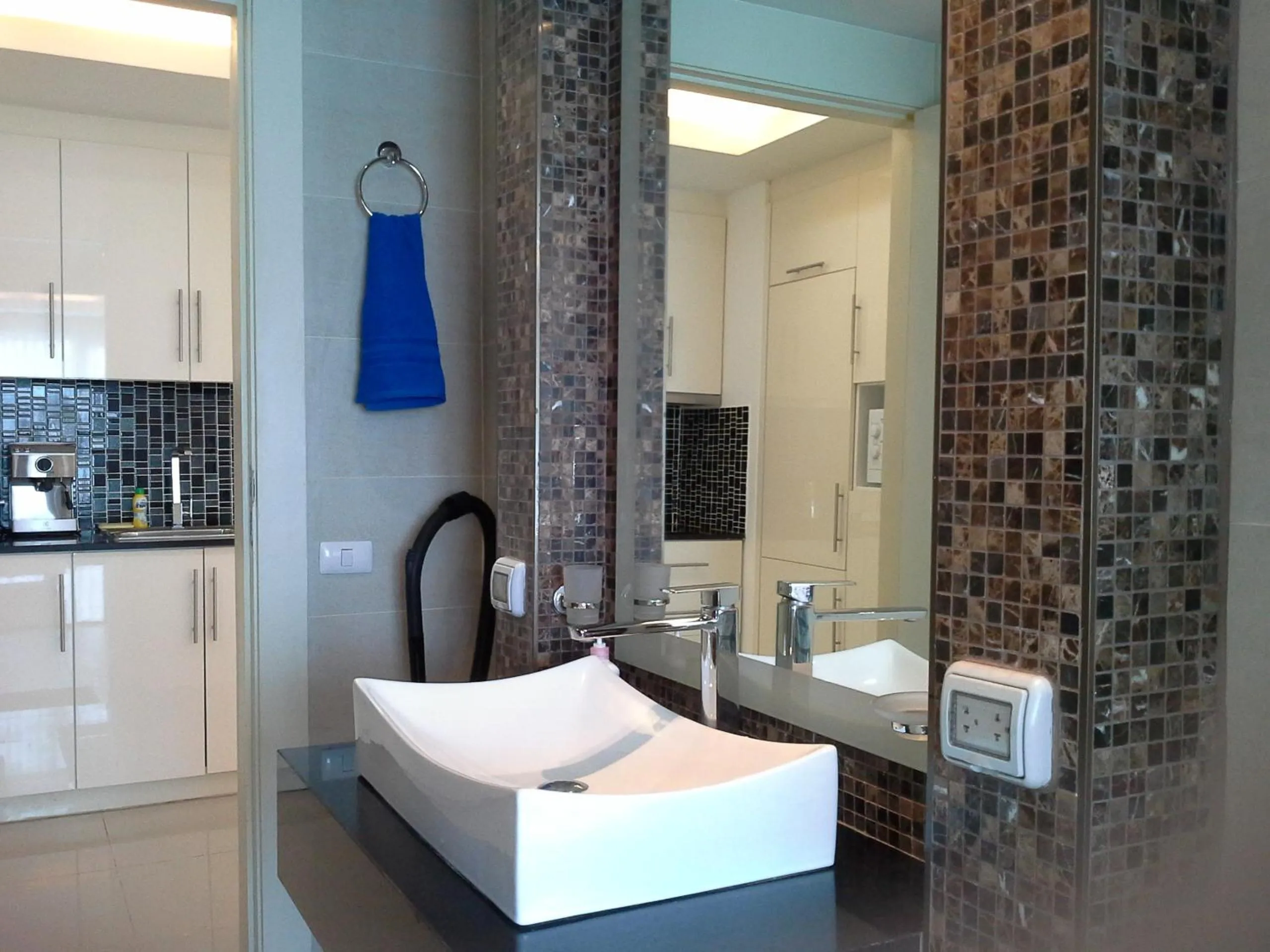 Bathroom in Cosy Beach View Apartments