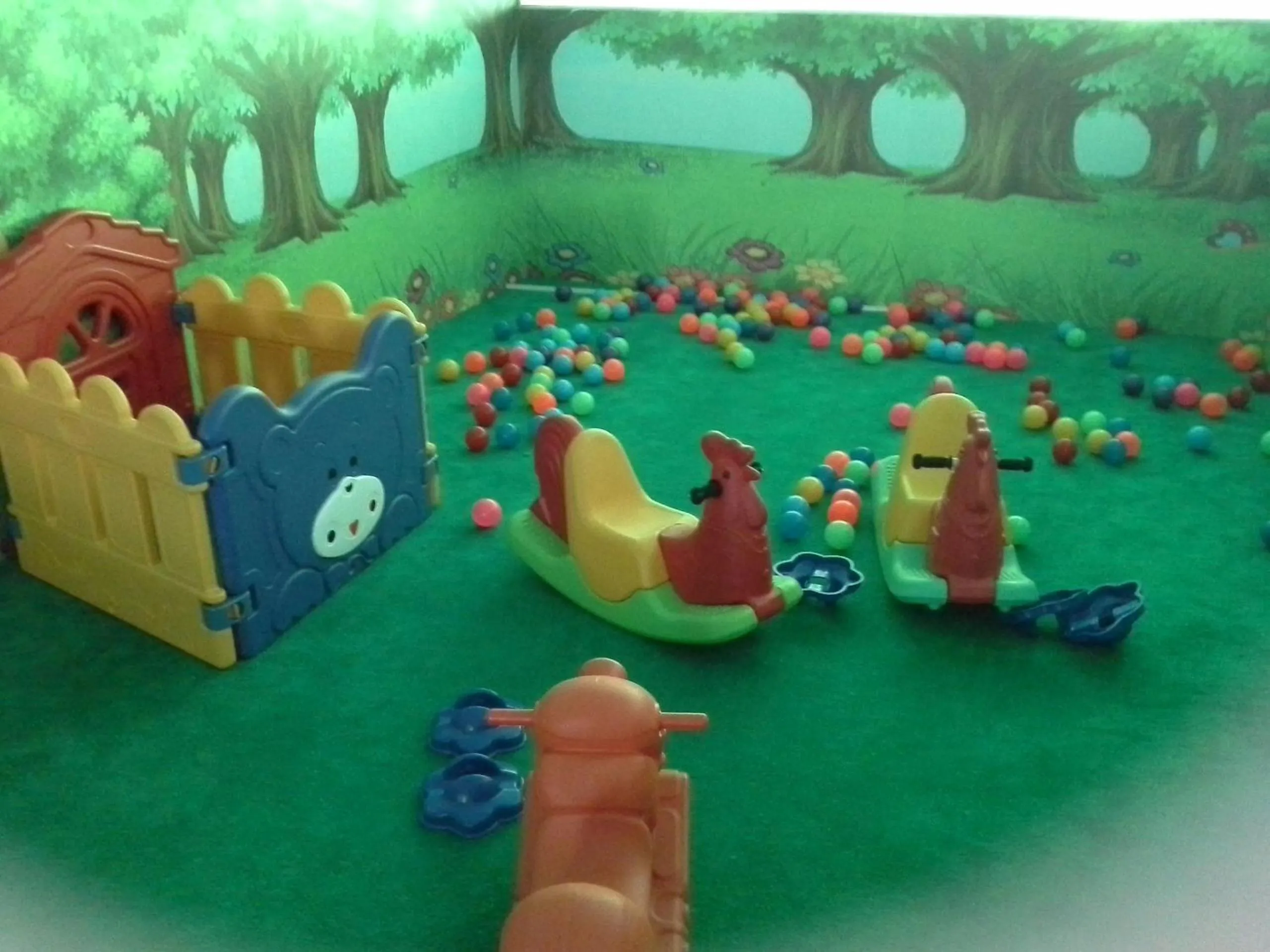 Children play ground in Cosy Beach View Apartments