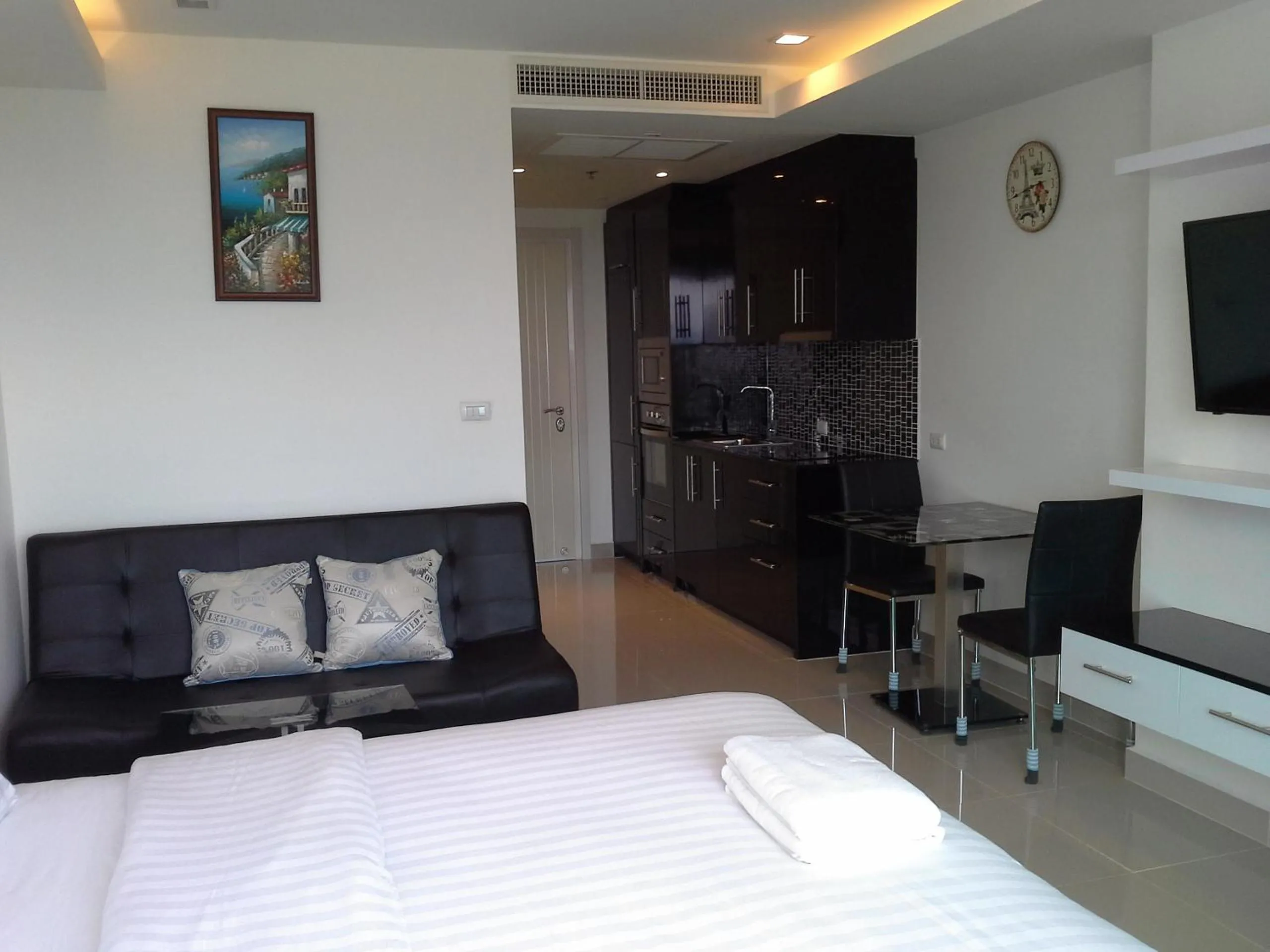 Photo of the whole room, Bed in Cosy Beach View Apartments