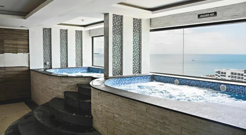 Hot Tub in Cosy Beach View Apartments