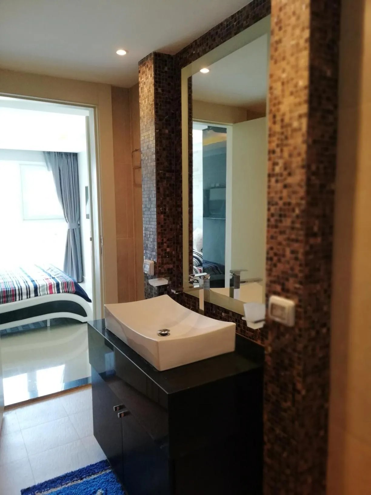 Bathroom, Bed in Cosy Beach View Apartments