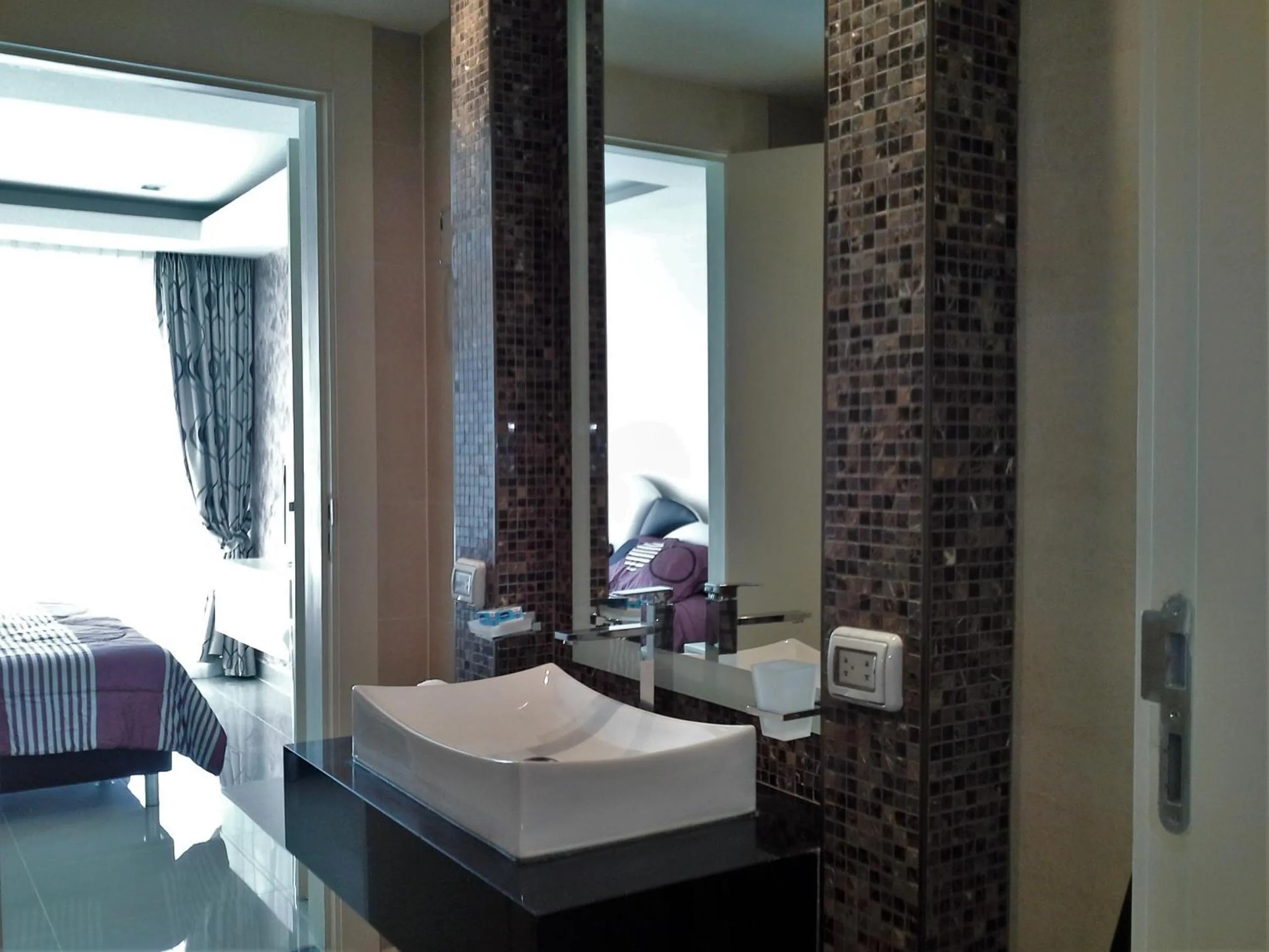 Decorative detail, Bed in Cosy Beach View Apartments