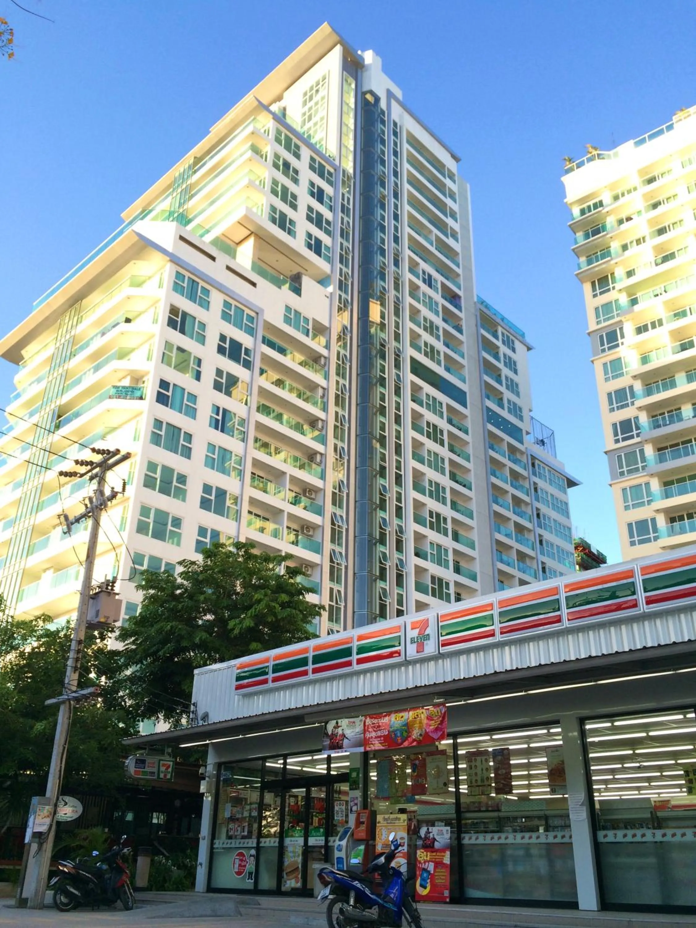 Property building in Cosy Beach View Apartments