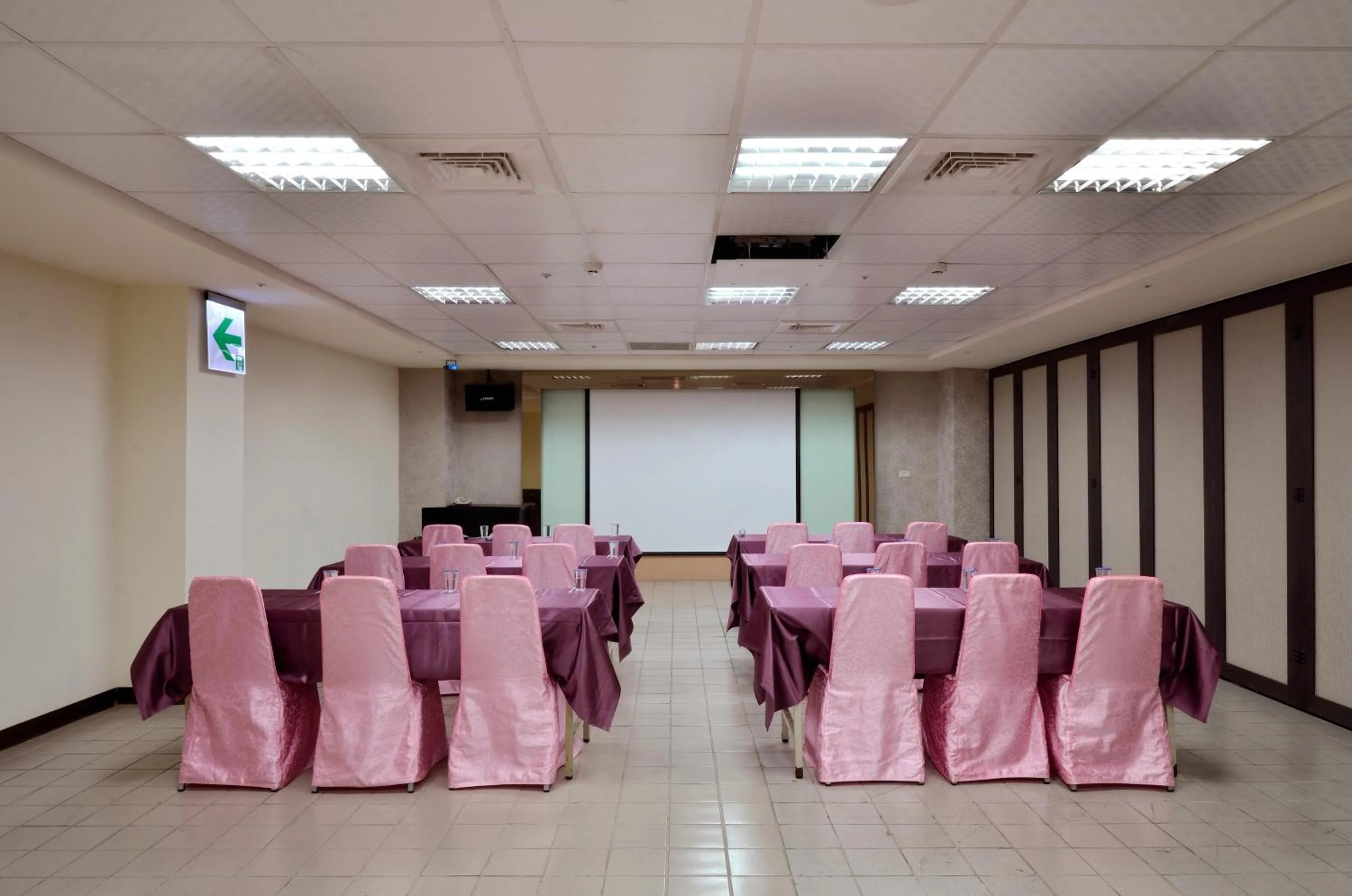 Meeting/conference room in Ever Delightful Business Hotel