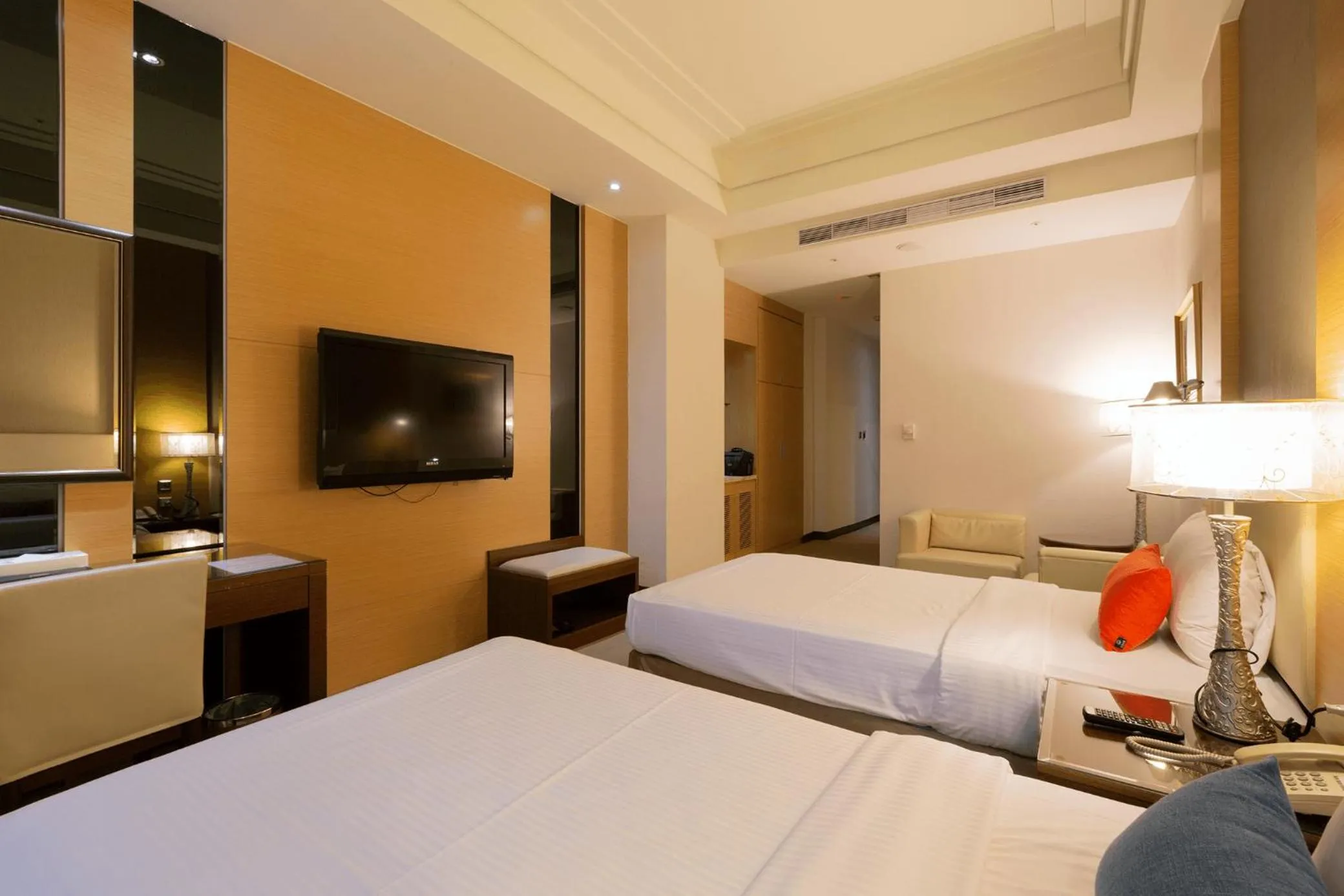 Photo of the whole room, Bed in Ever Delightful Business Hotel