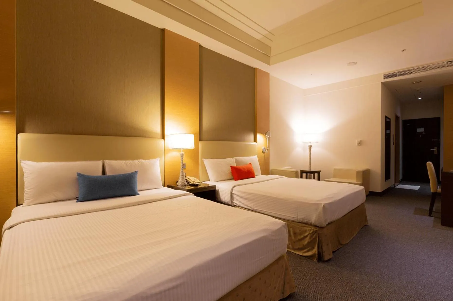 Photo of the whole room, Bed in Ever Delightful Business Hotel