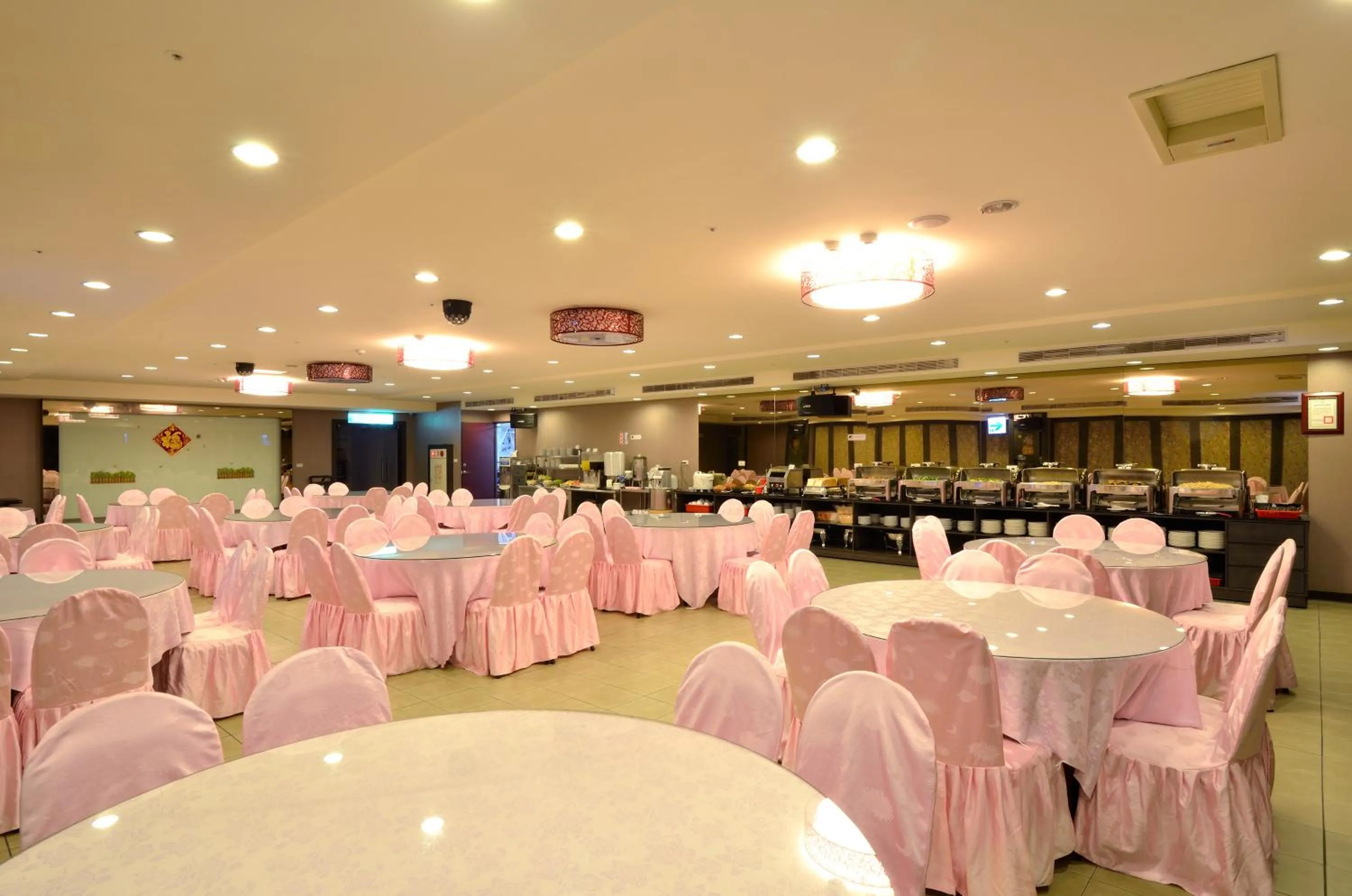 Restaurant/places to eat in Ever Delightful Business Hotel