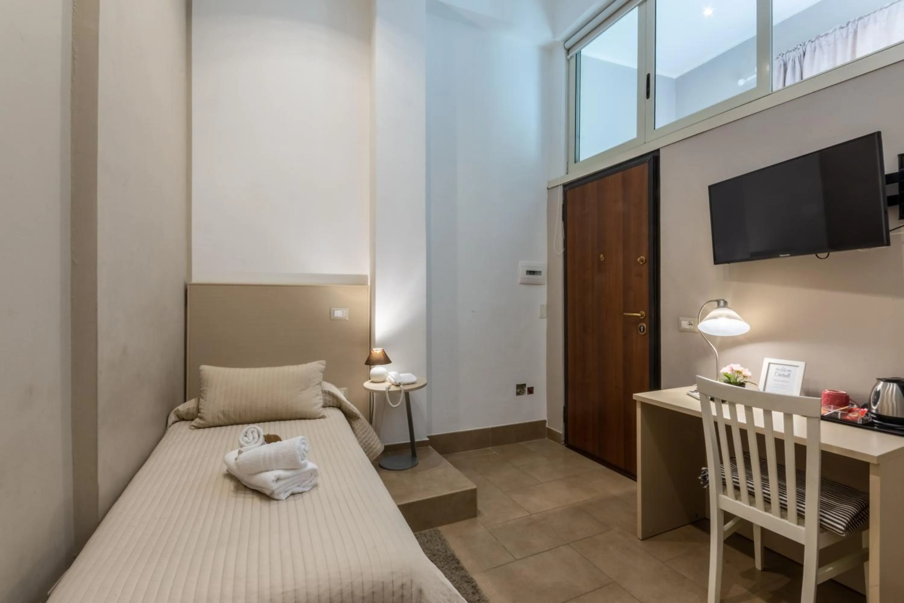 Photo of the whole room, Bed in B&B Cairoli