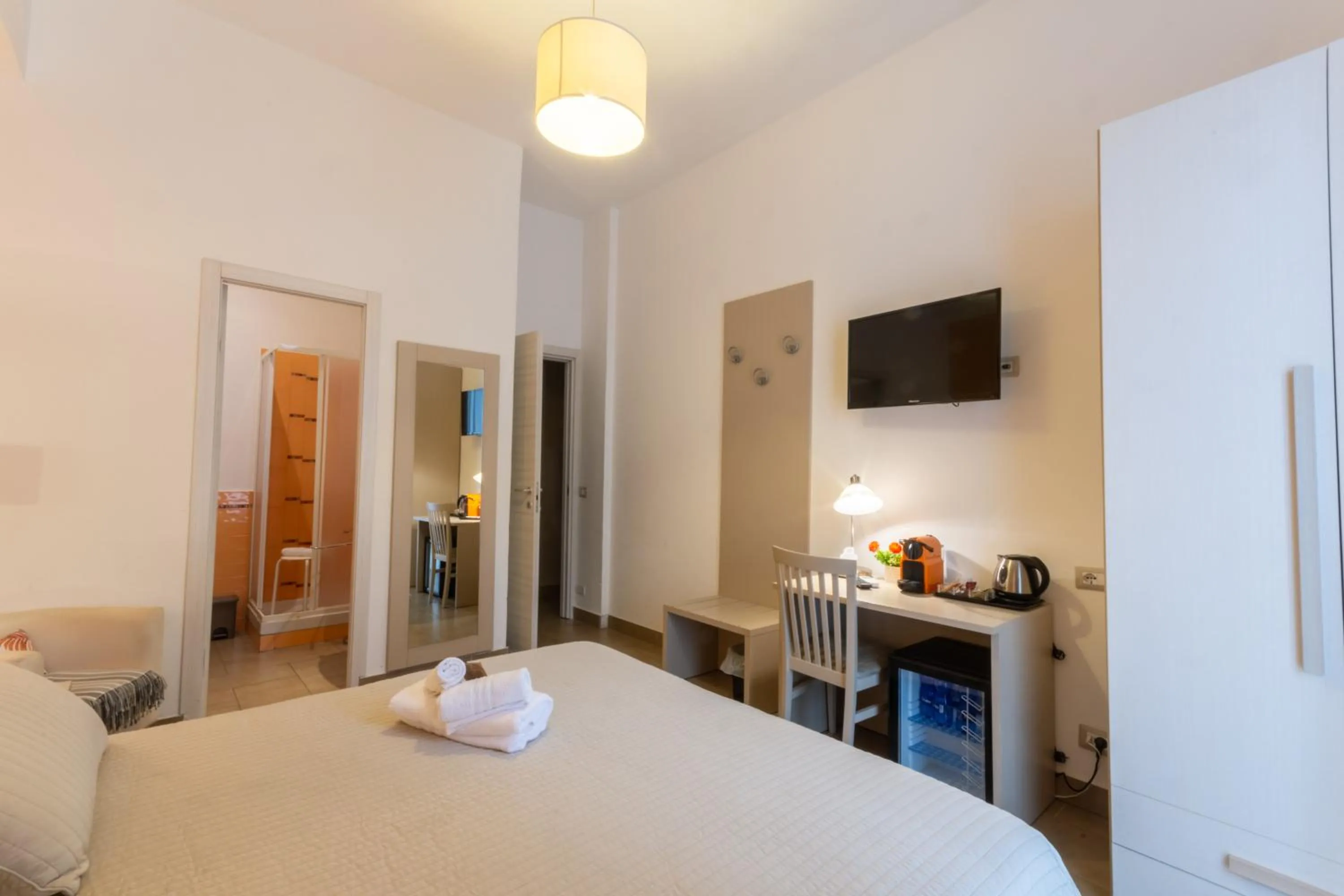 Photo of the whole room, Bed in B&B Cairoli