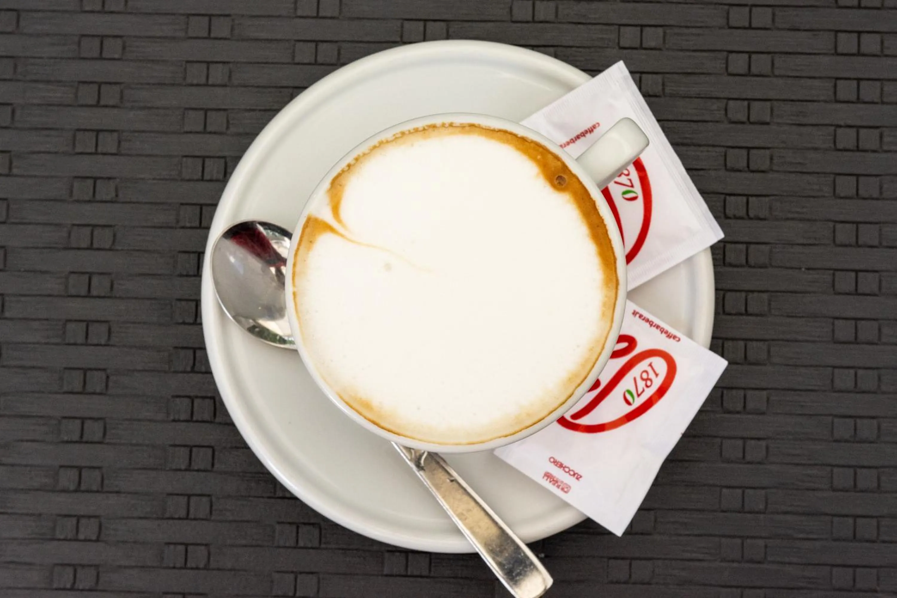 Food and drinks in B&B Cairoli