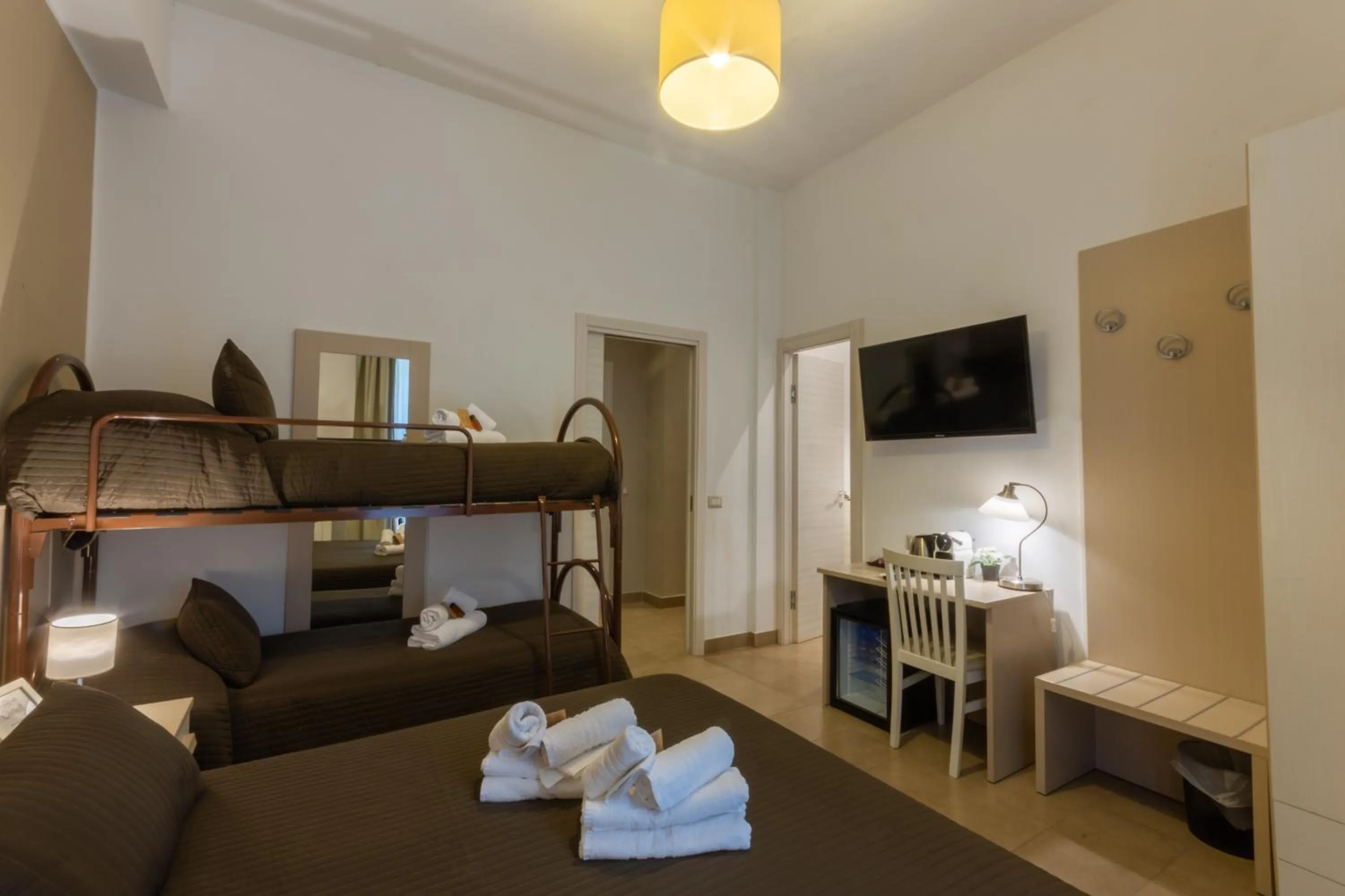 Photo of the whole room, Bed in B&B Cairoli