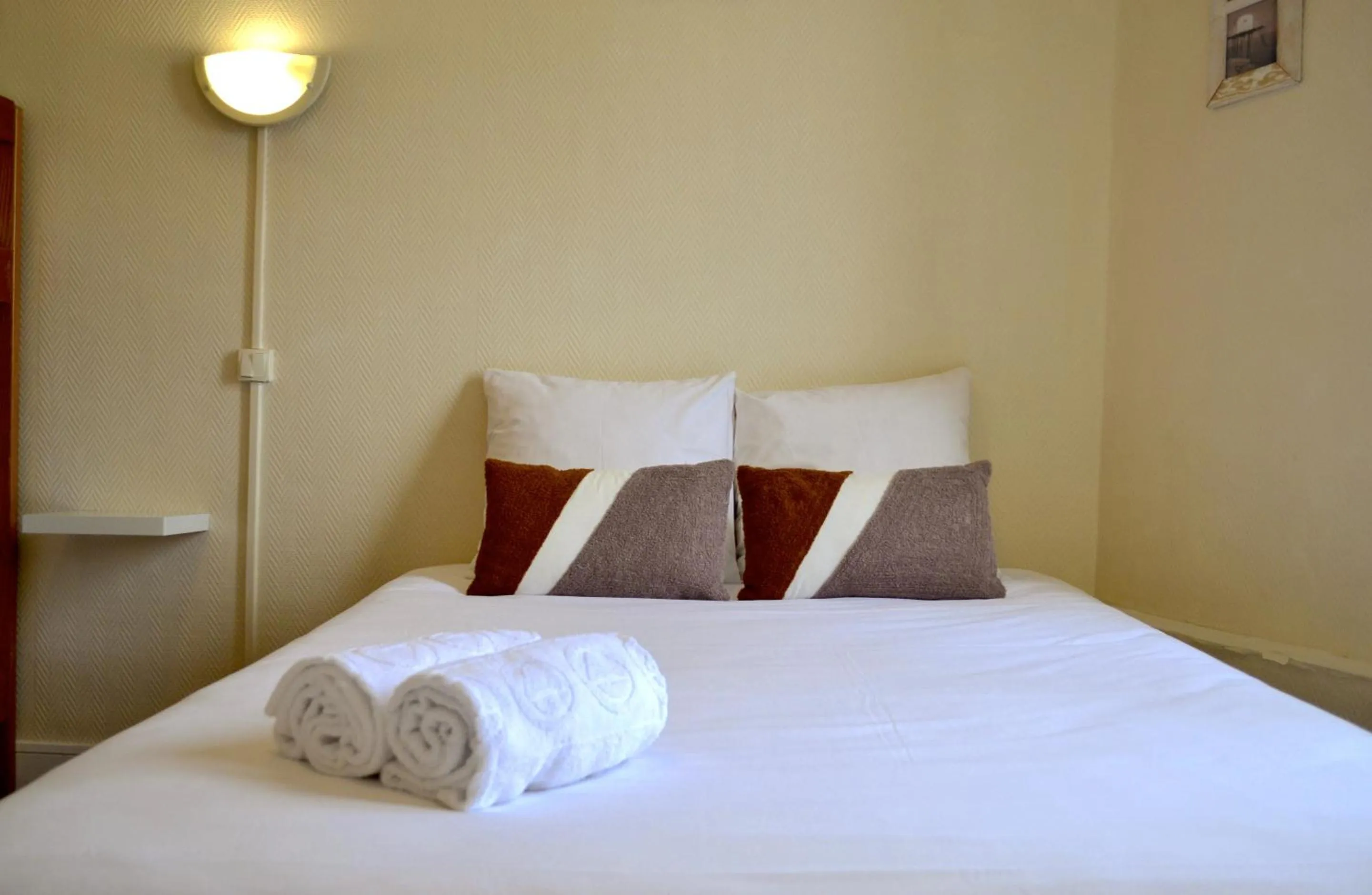 Bedroom, Bed in Hôtel Alizéa