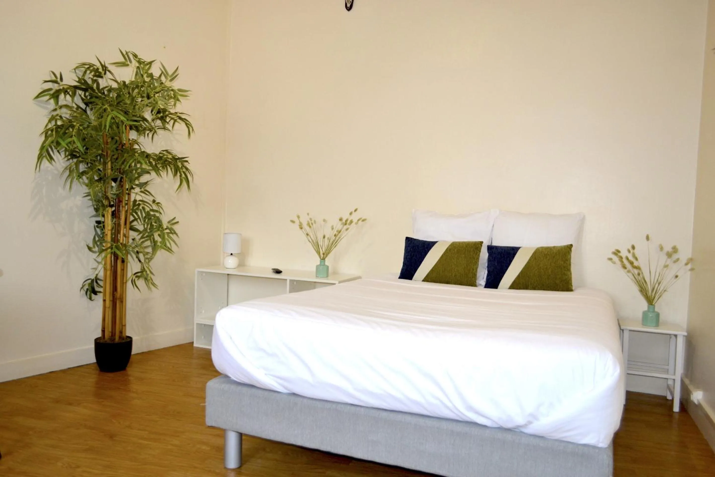 Bedroom, Bed in Hôtel Alizéa